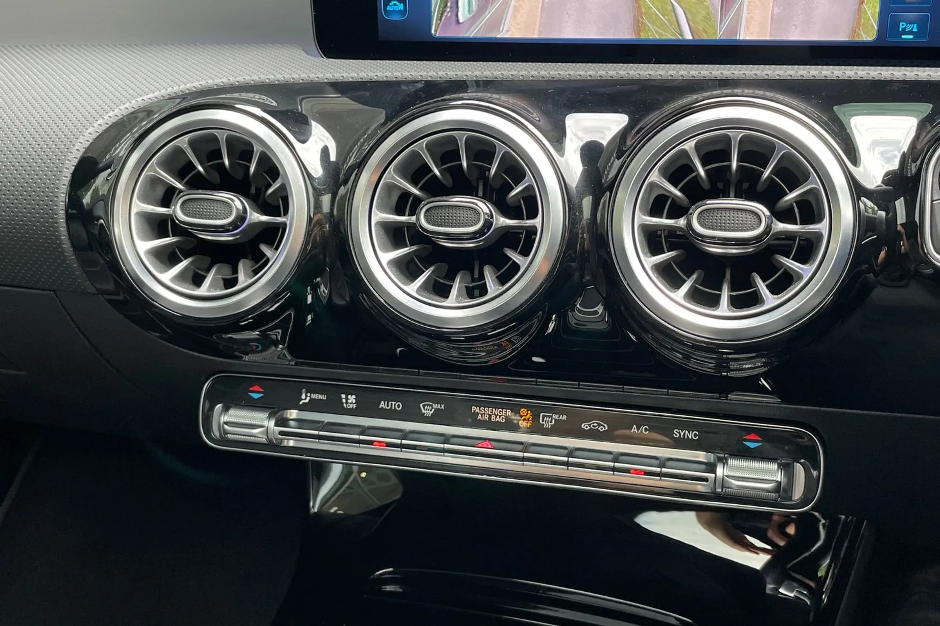 MERCEDES-BENZ GLB thumbnail image number 38