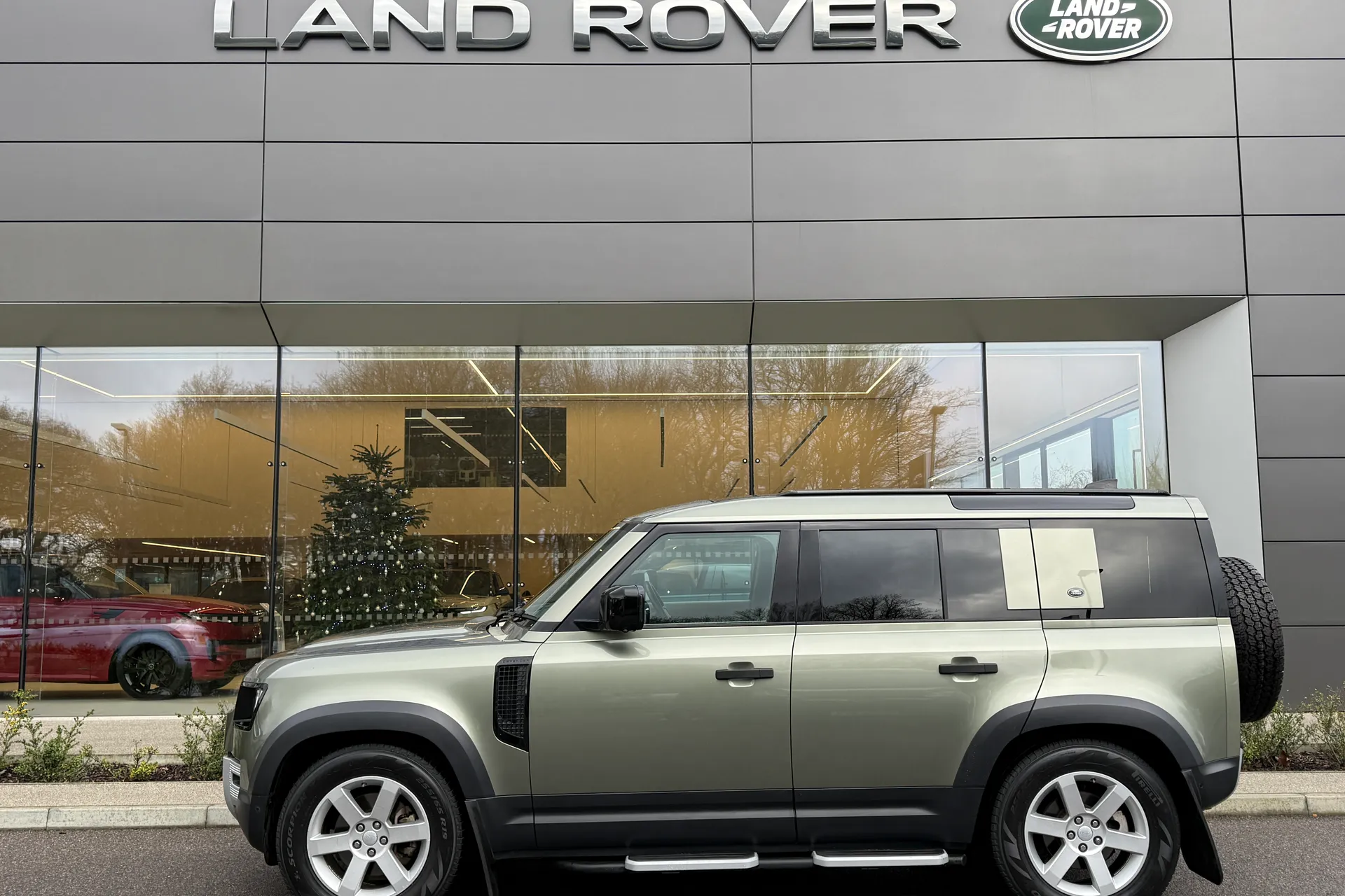 LAND ROVER Defender 110 thumbnail image number 11