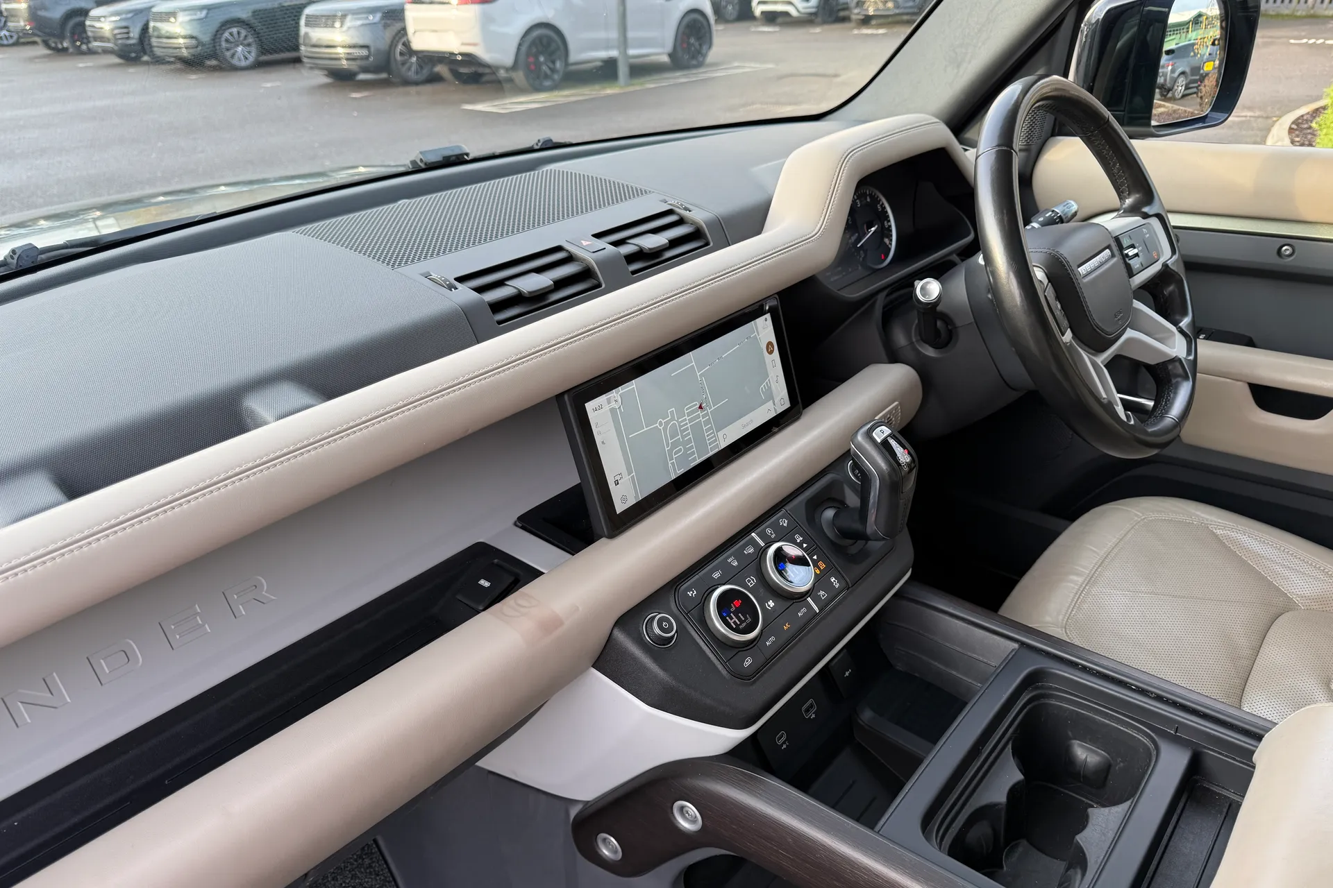 LAND ROVER Defender 110 thumbnail image number 42