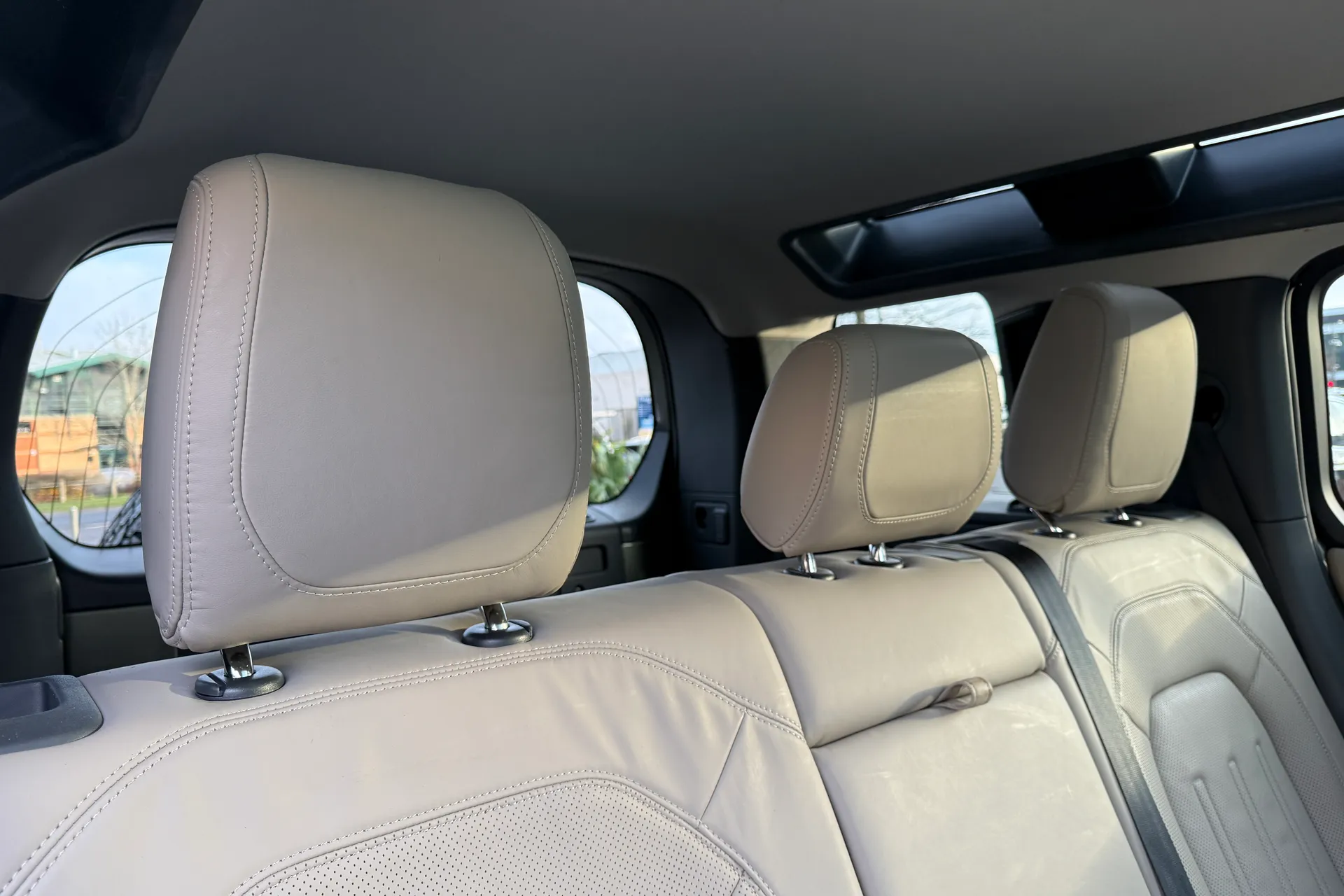 LAND ROVER Defender 110 thumbnail image number 27