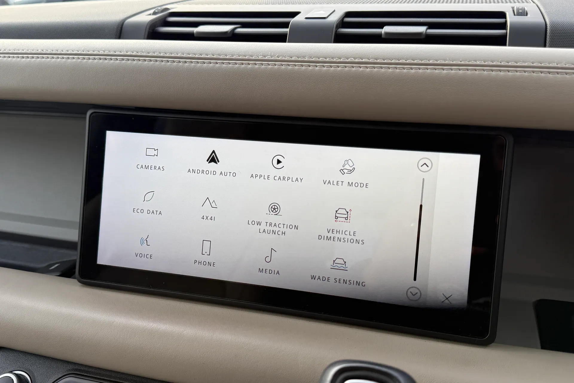 LAND ROVER Defender 110 thumbnail image number 31