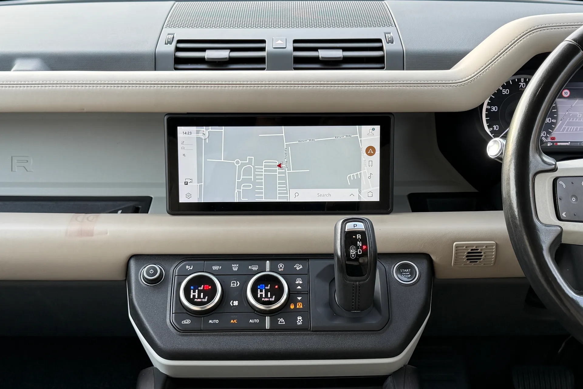 LAND ROVER Defender 110 thumbnail image number 22