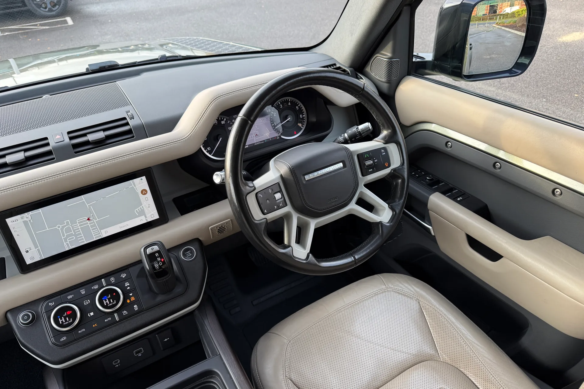 LAND ROVER Defender 110 thumbnail image number 24