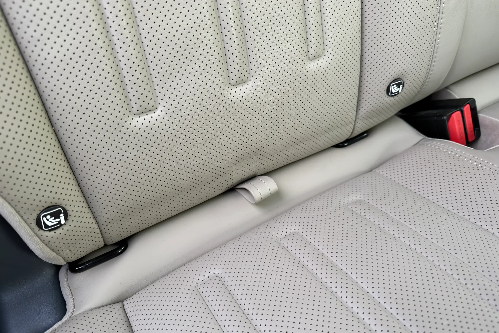 LAND ROVER Defender 110 thumbnail image number 38