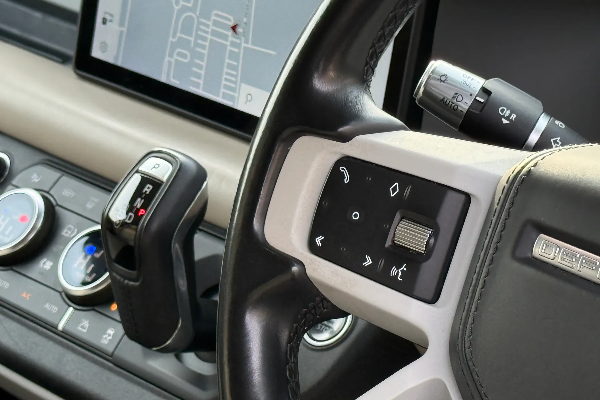 LAND ROVER Defender 110 thumbnail image number 44