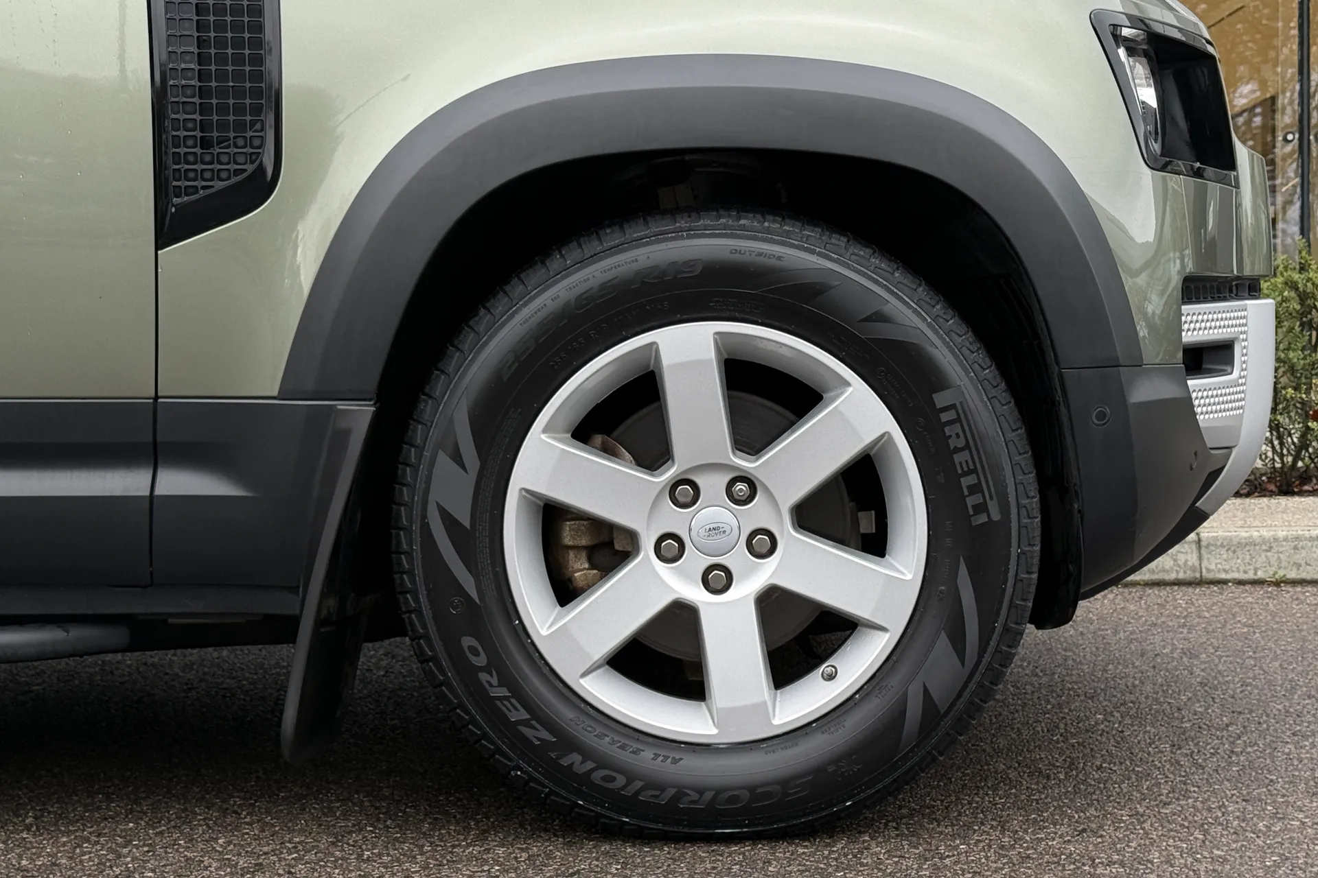 LAND ROVER Defender 110 thumbnail image number 19