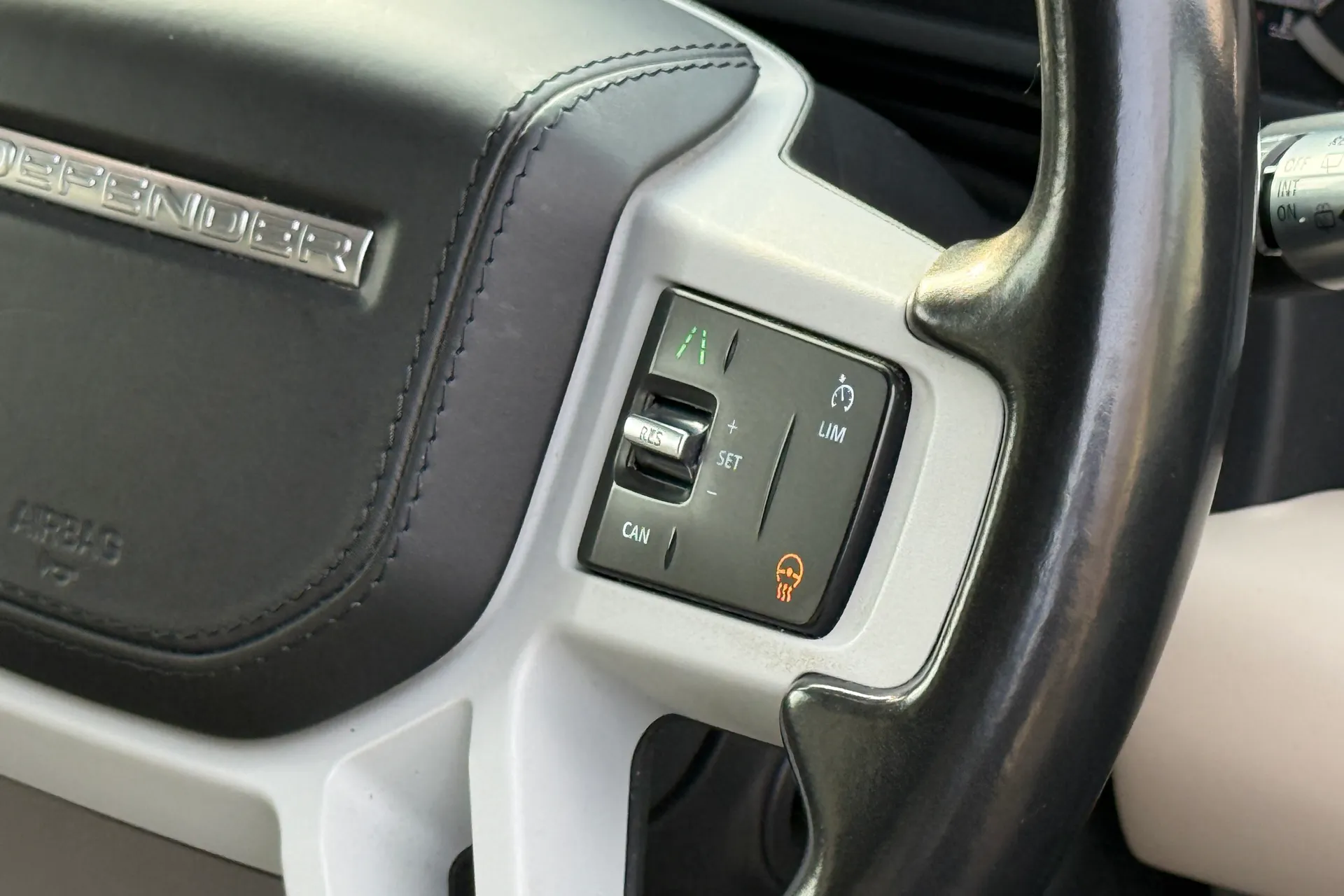 LAND ROVER Defender 110 thumbnail image number 45