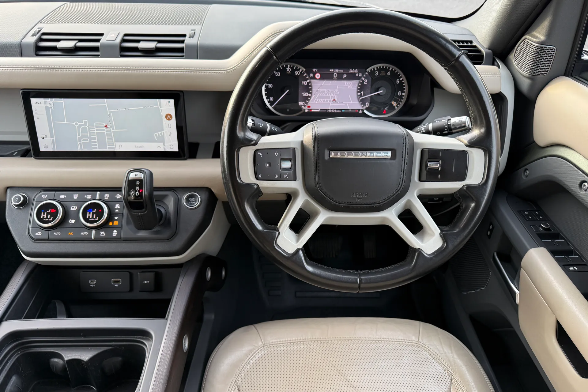 LAND ROVER Defender 110 thumbnail image number 23