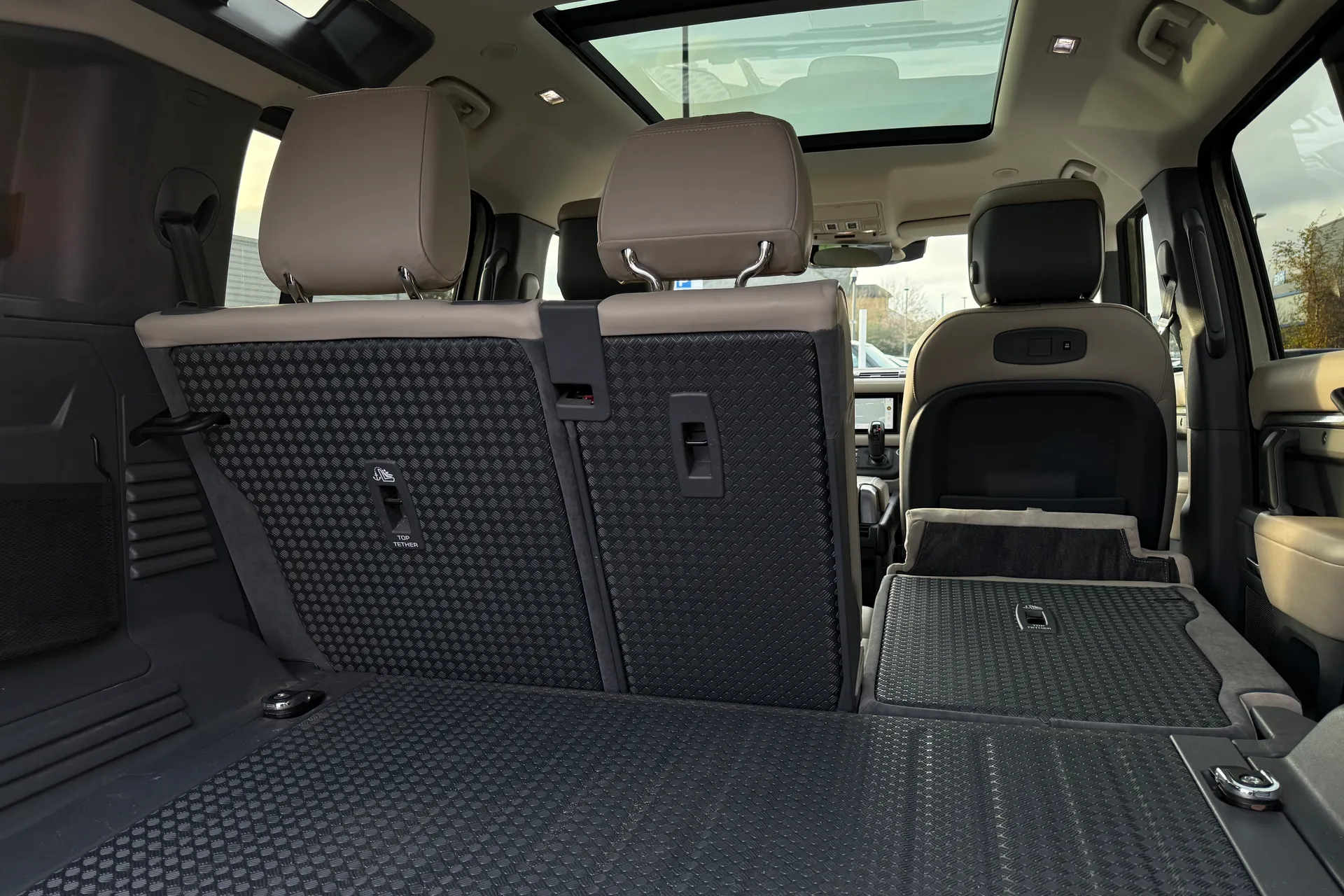 LAND ROVER Defender 110 thumbnail image number 34