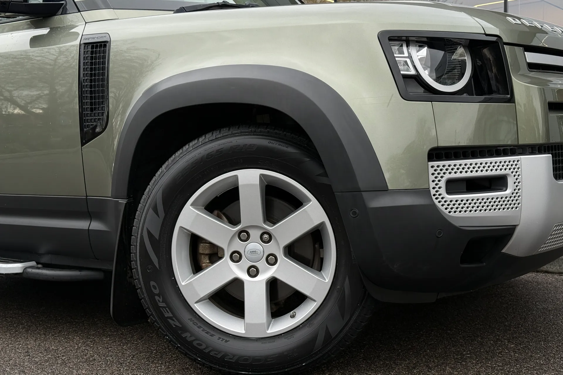 LAND ROVER Defender 110 thumbnail image number 12