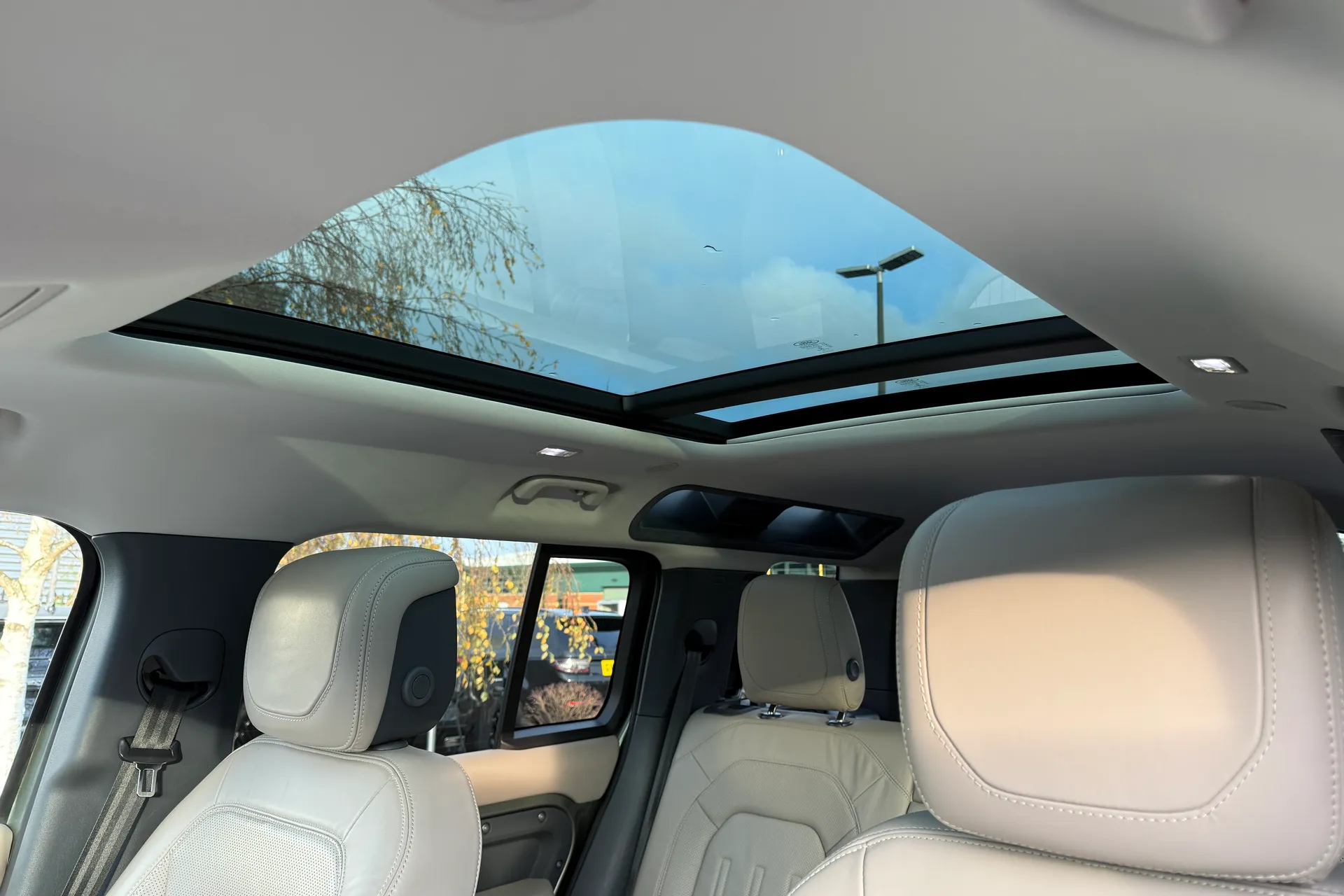 LAND ROVER Defender 110 thumbnail image number 6