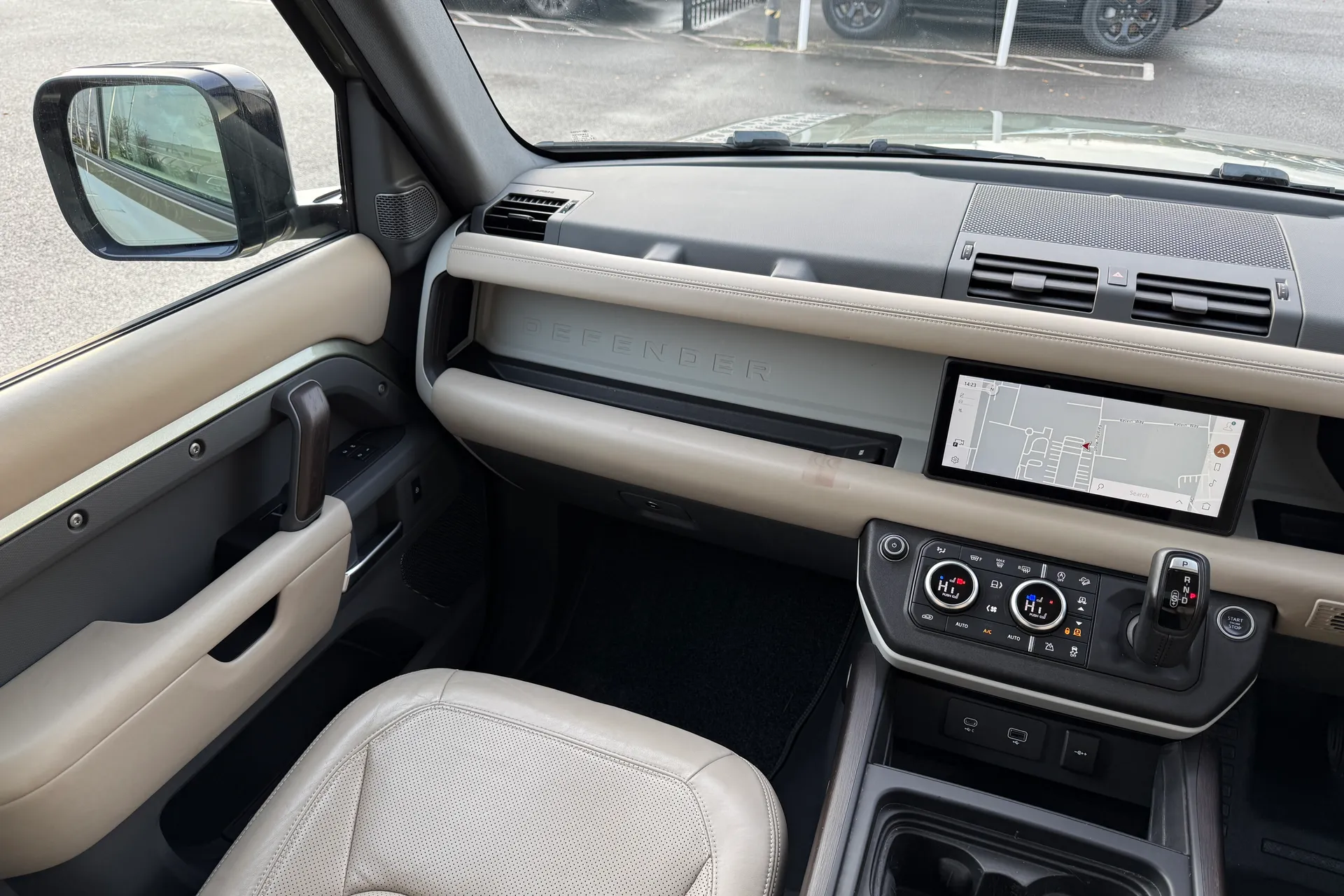 LAND ROVER Defender 110 thumbnail image number 21