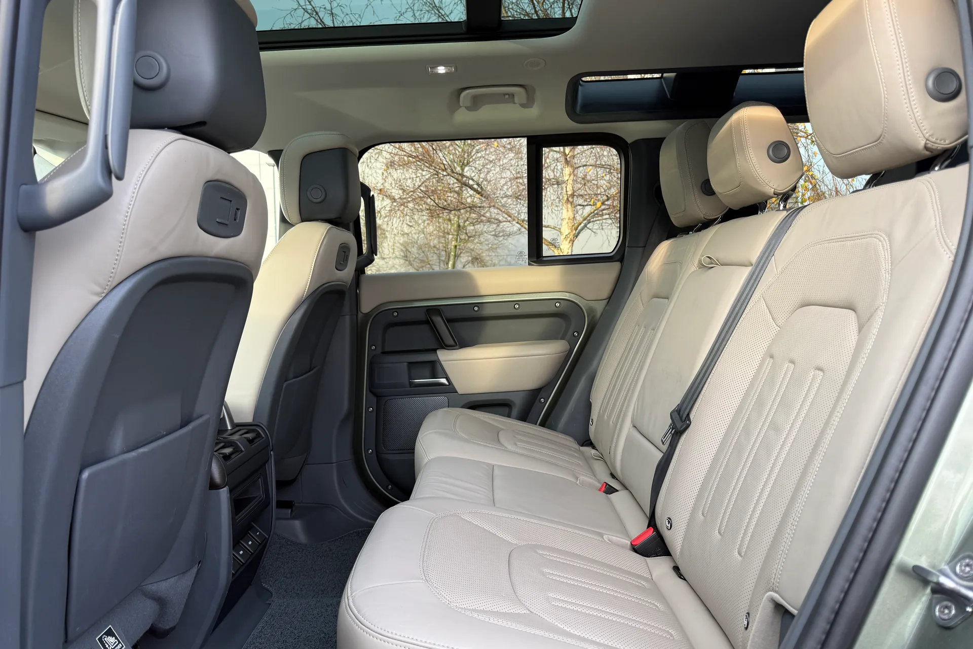 LAND ROVER Defender 110 thumbnail image number 39