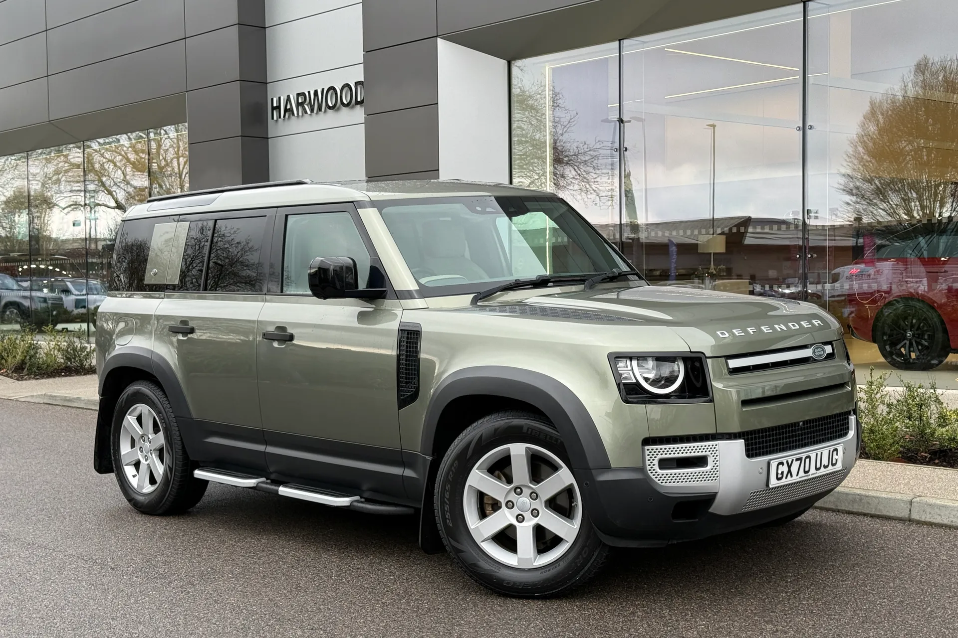 LAND ROVER Defender 110 focused image