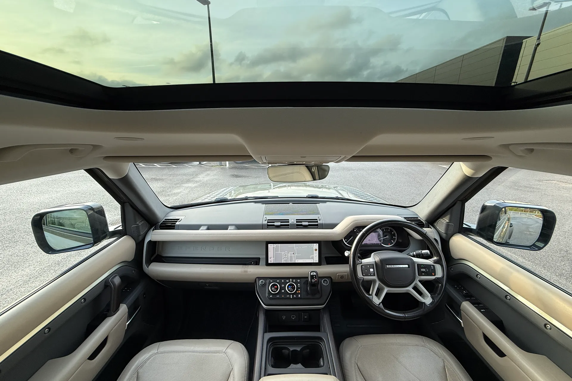 LAND ROVER Defender 110 thumbnail image number 4