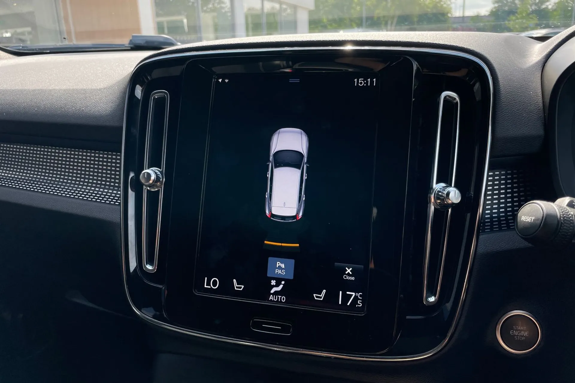 Volvo XC40 thumbnail image number 4