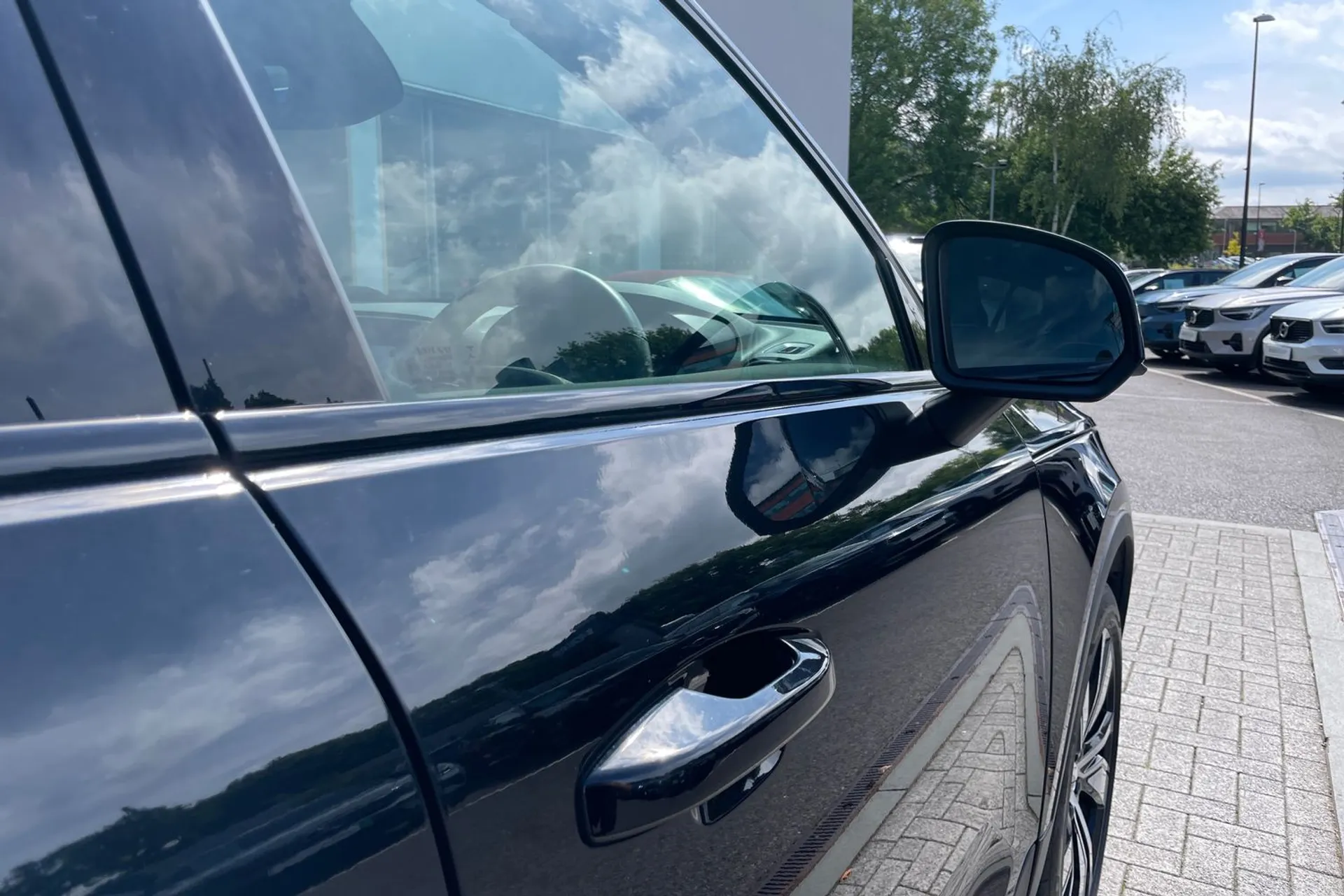 Volvo XC40 thumbnail image number 16