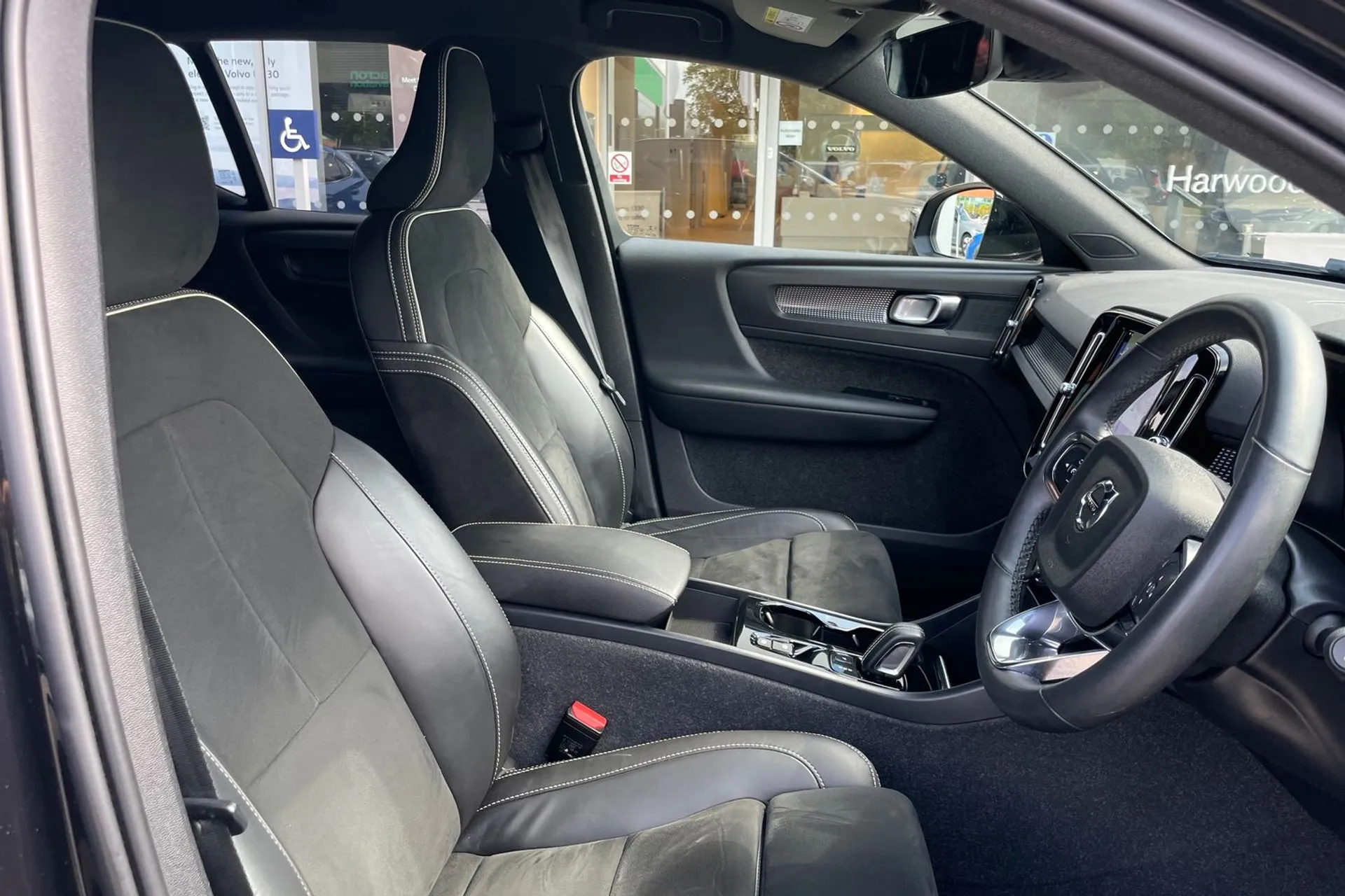 Volvo XC40 thumbnail image number 25