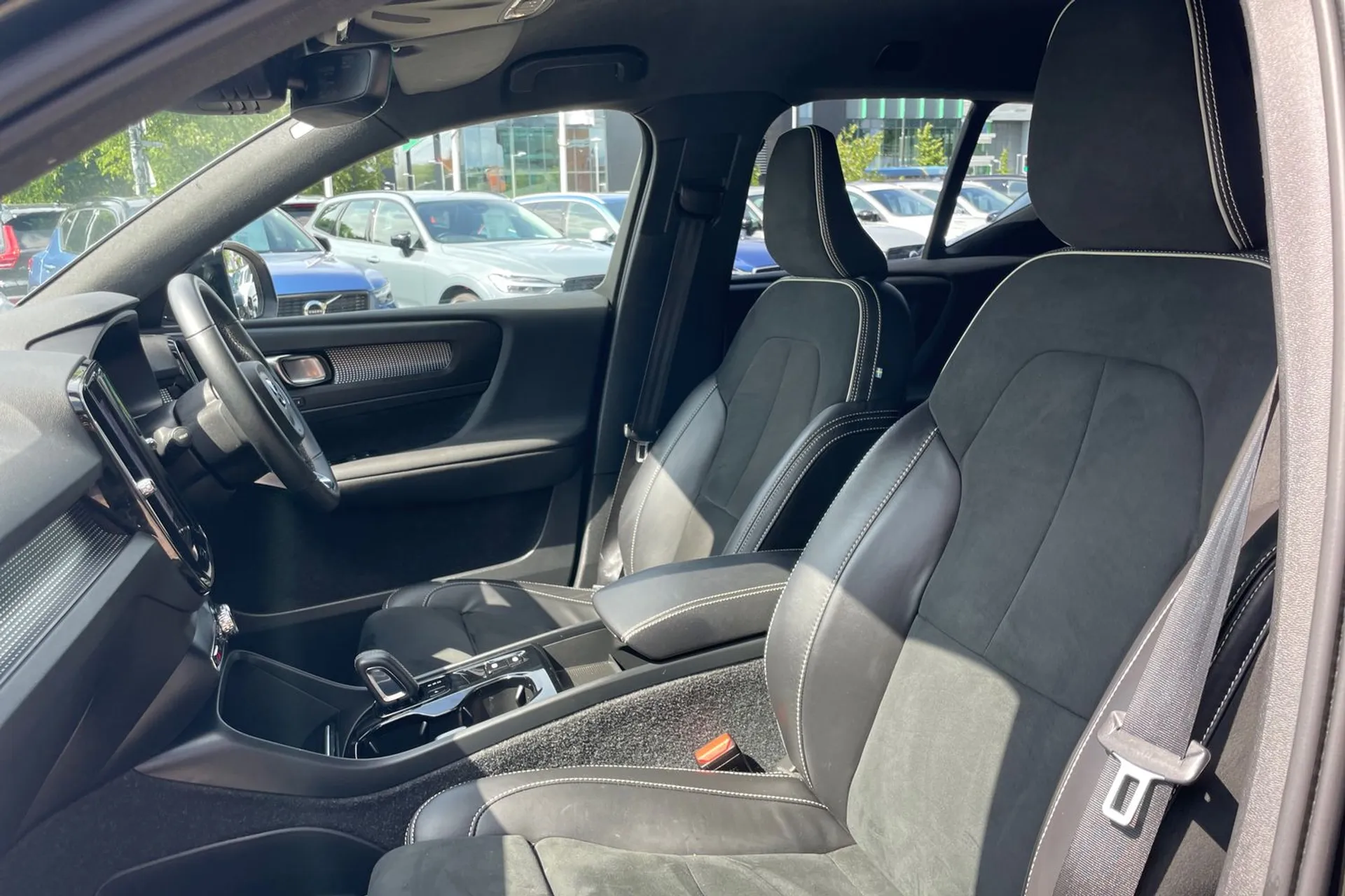 Volvo XC40 thumbnail image number 27