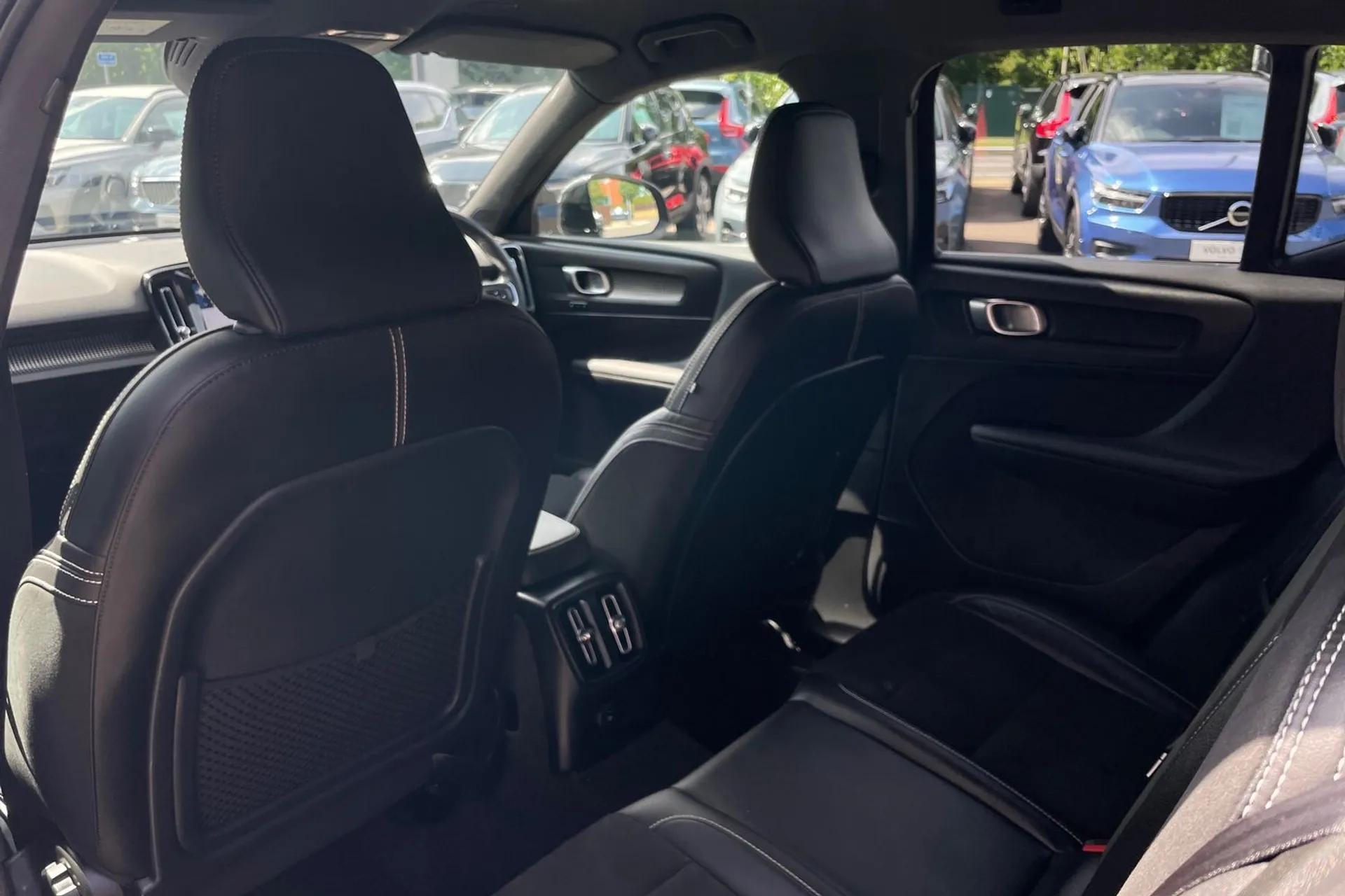 Volvo XC40 thumbnail image number 30