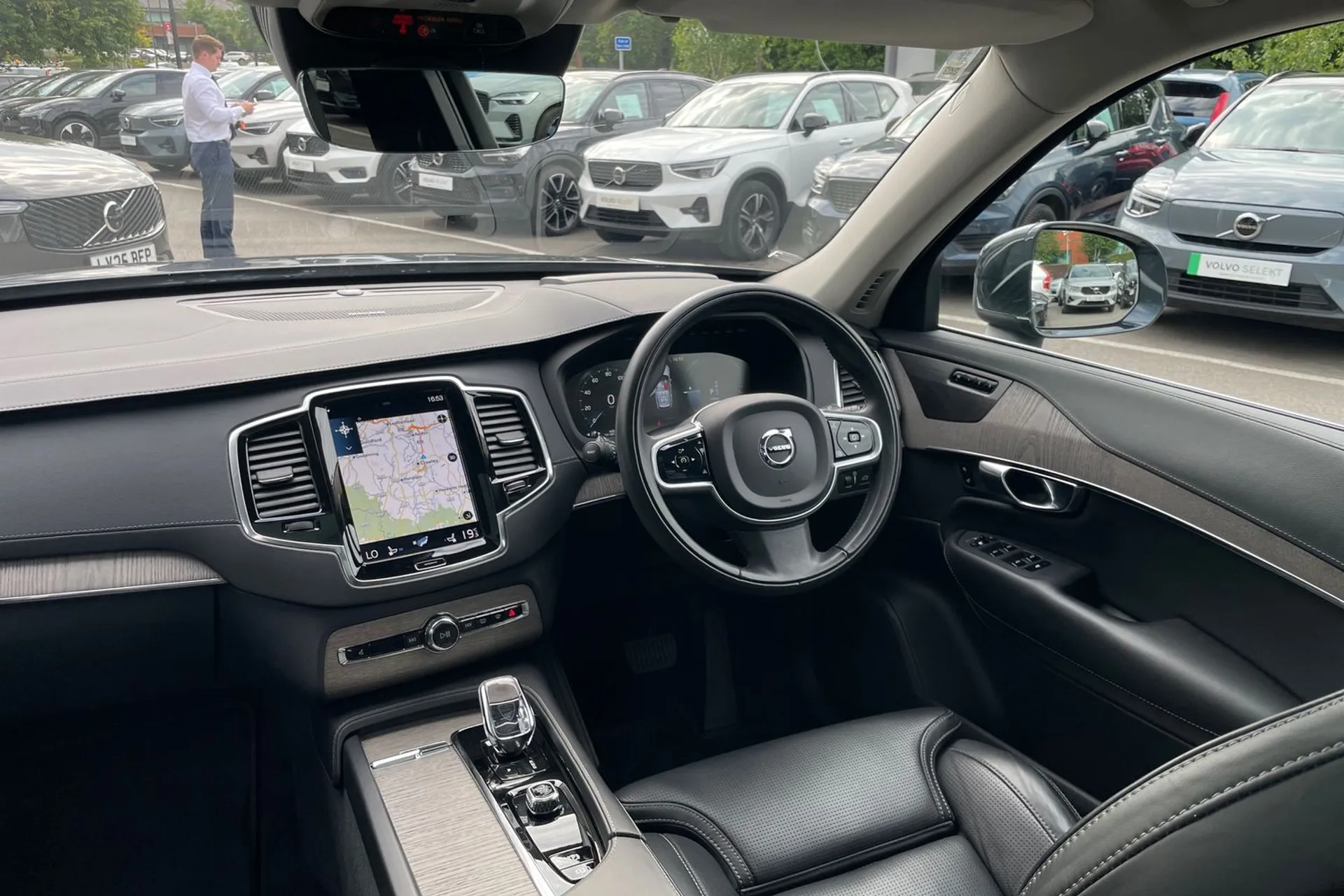 Volvo XC90 thumbnail image number 36