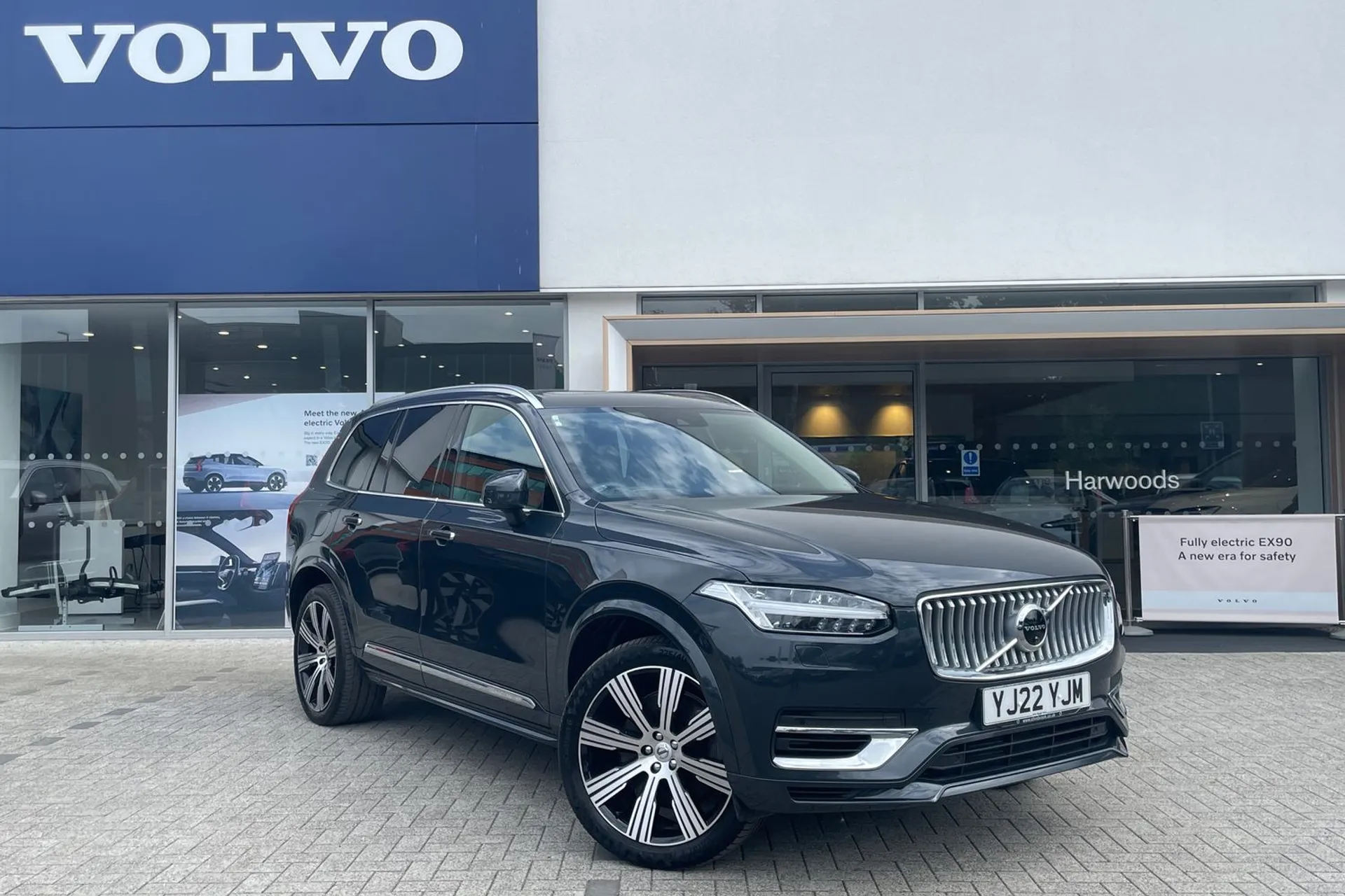 Volvo XC90 focused image