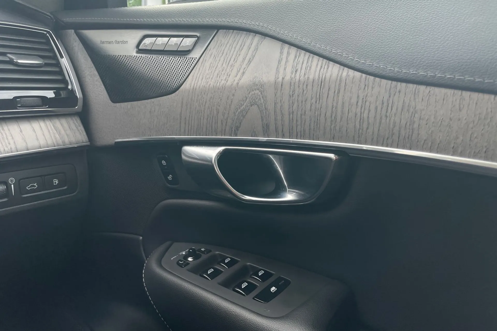 Volvo XC90 thumbnail image number 47