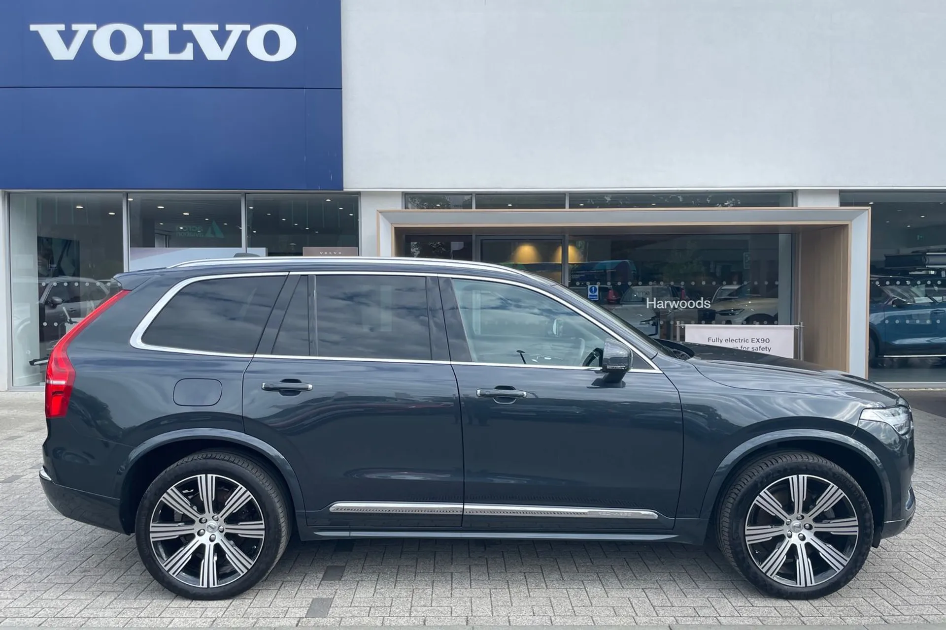 Volvo XC90 thumbnail image number 2