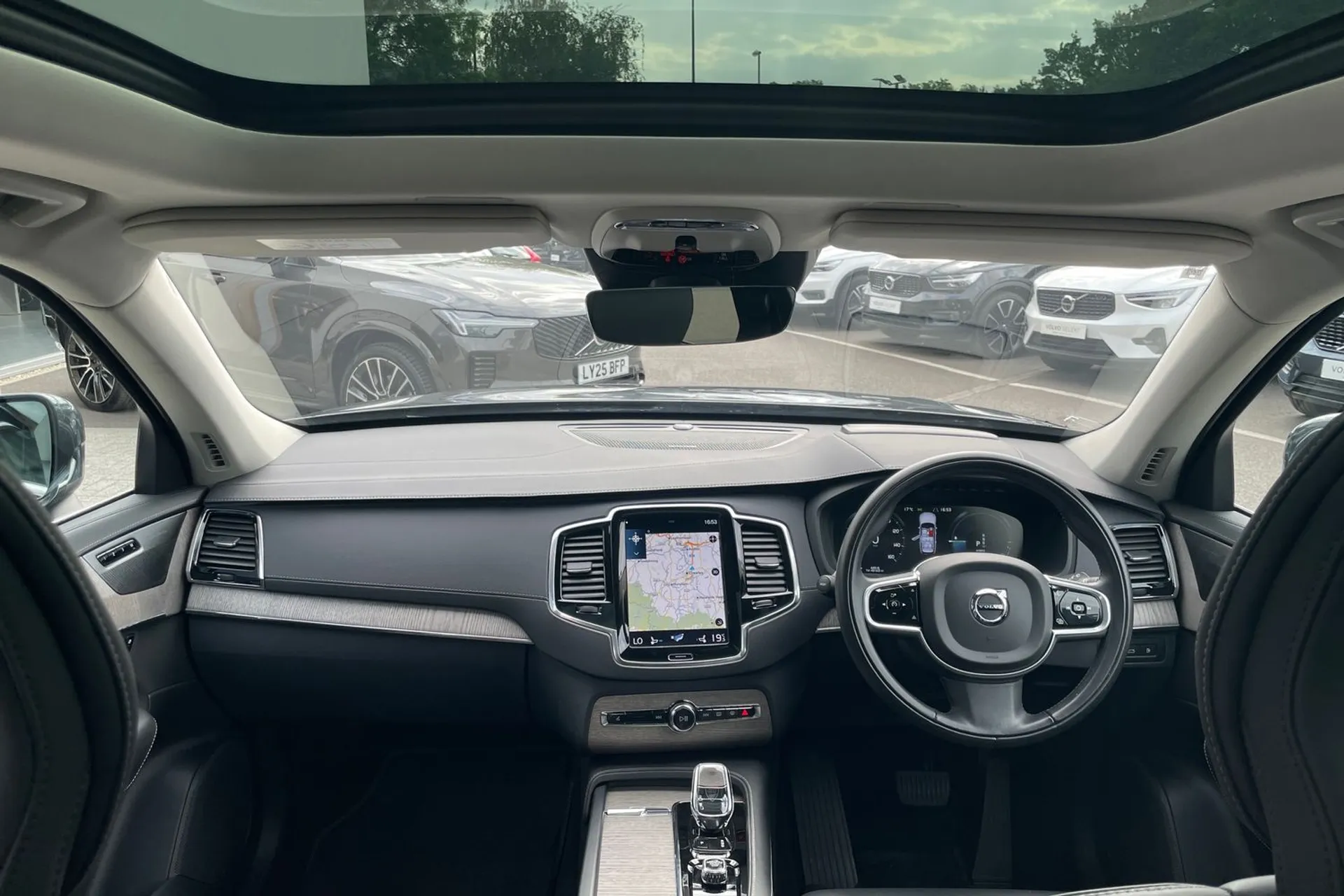 Volvo XC90 thumbnail image number 3