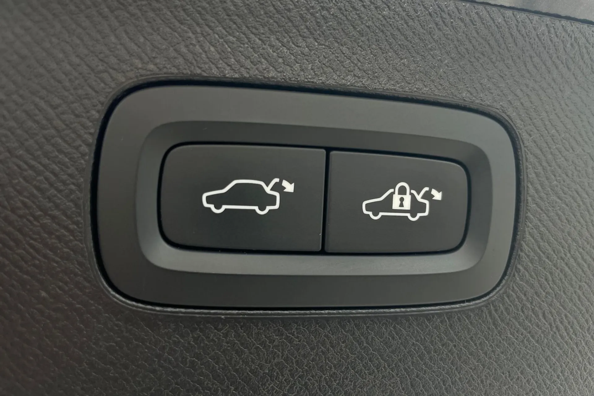 Volvo XC90 thumbnail image number 24