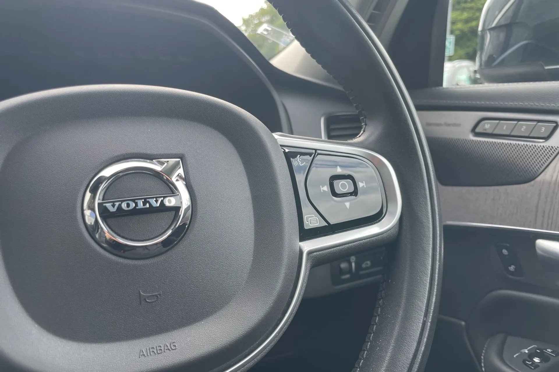 Volvo XC90 thumbnail image number 40