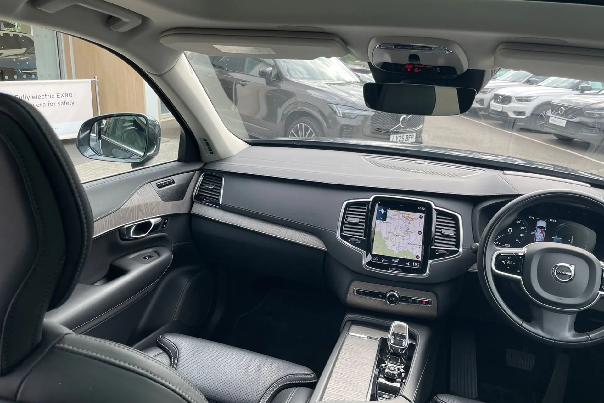 Volvo XC90 thumbnail image number 35