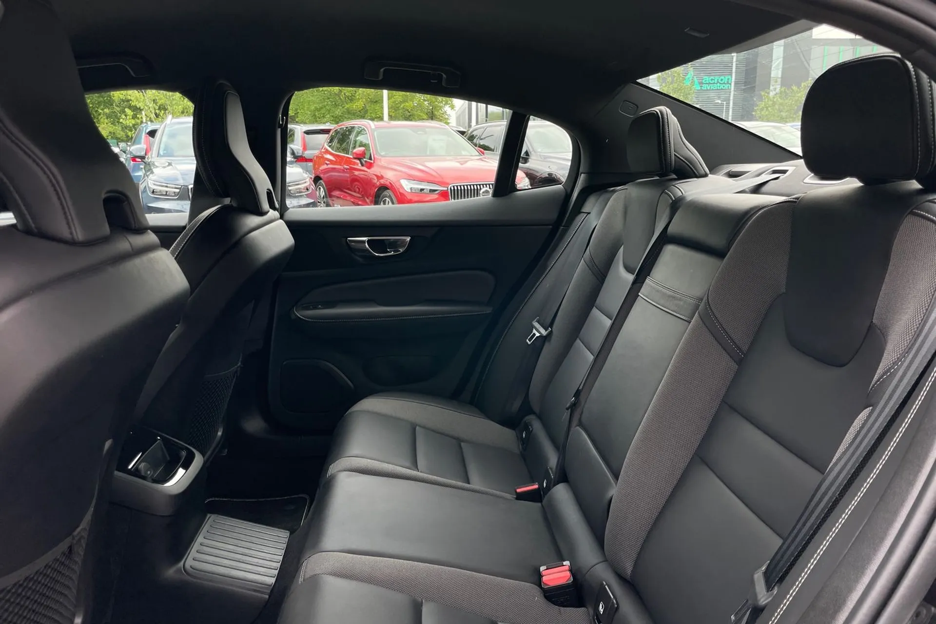 Volvo S60 thumbnail image number 30