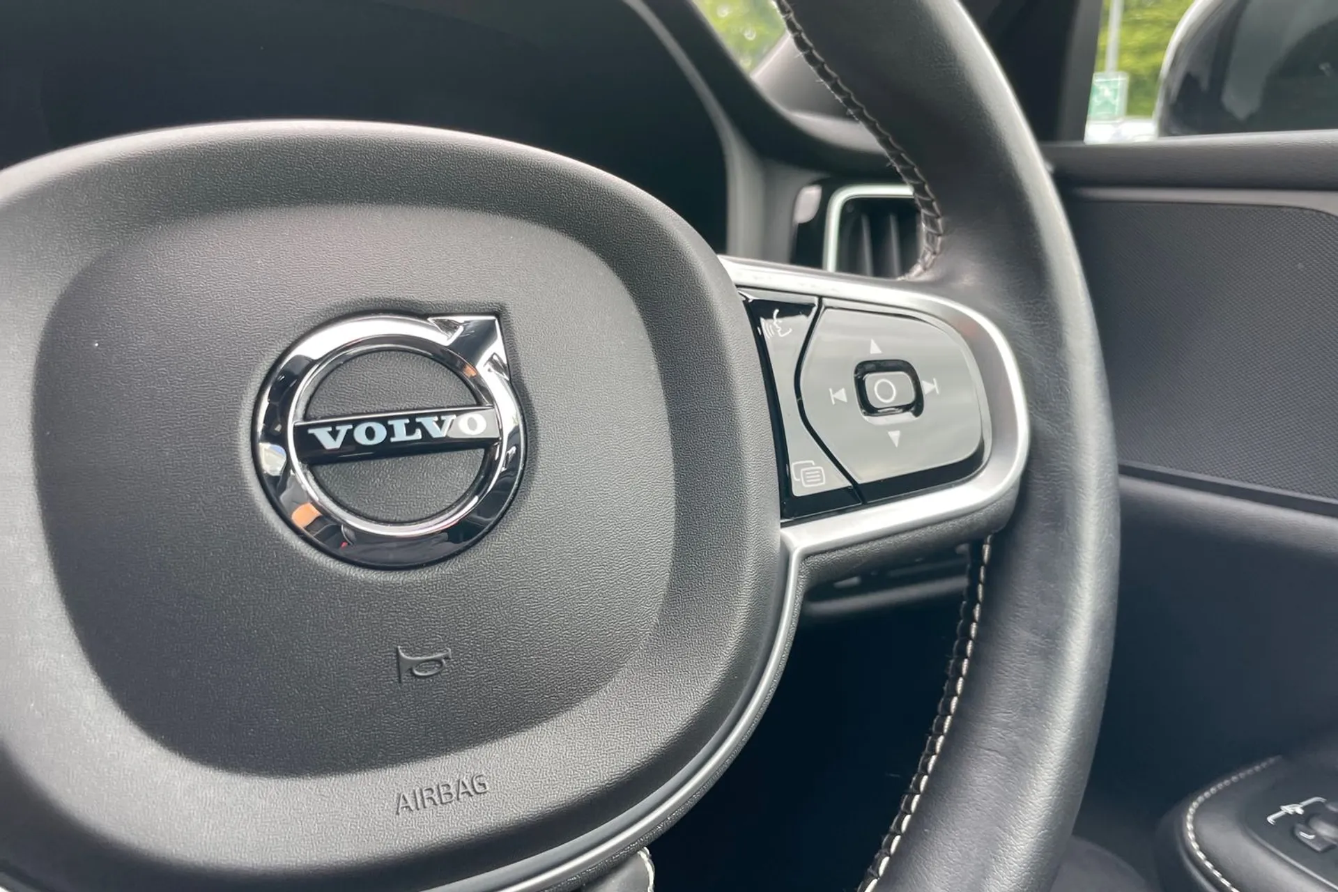 Volvo S60 thumbnail image number 36
