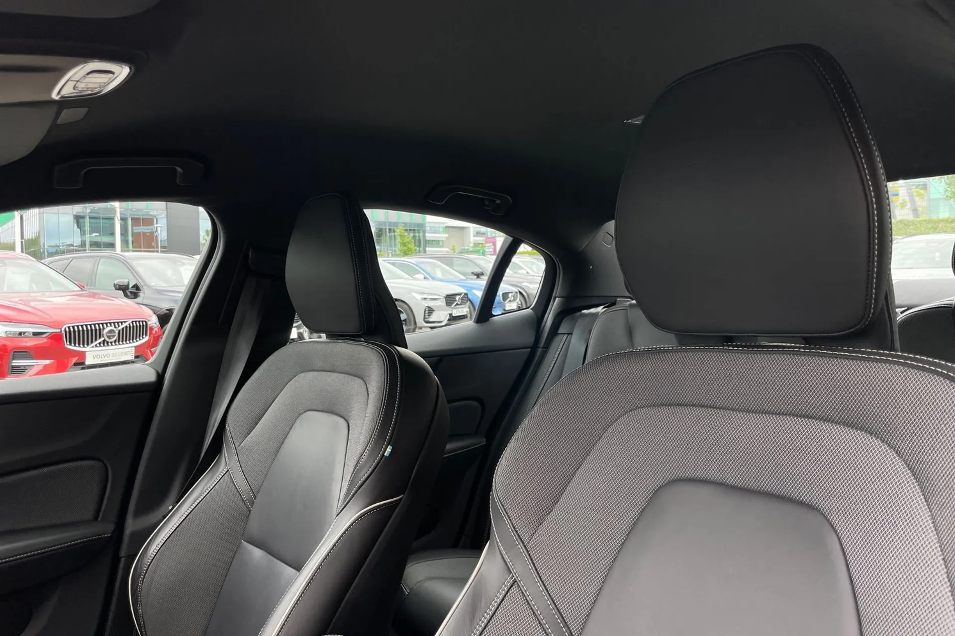 Volvo S60 thumbnail image number 28