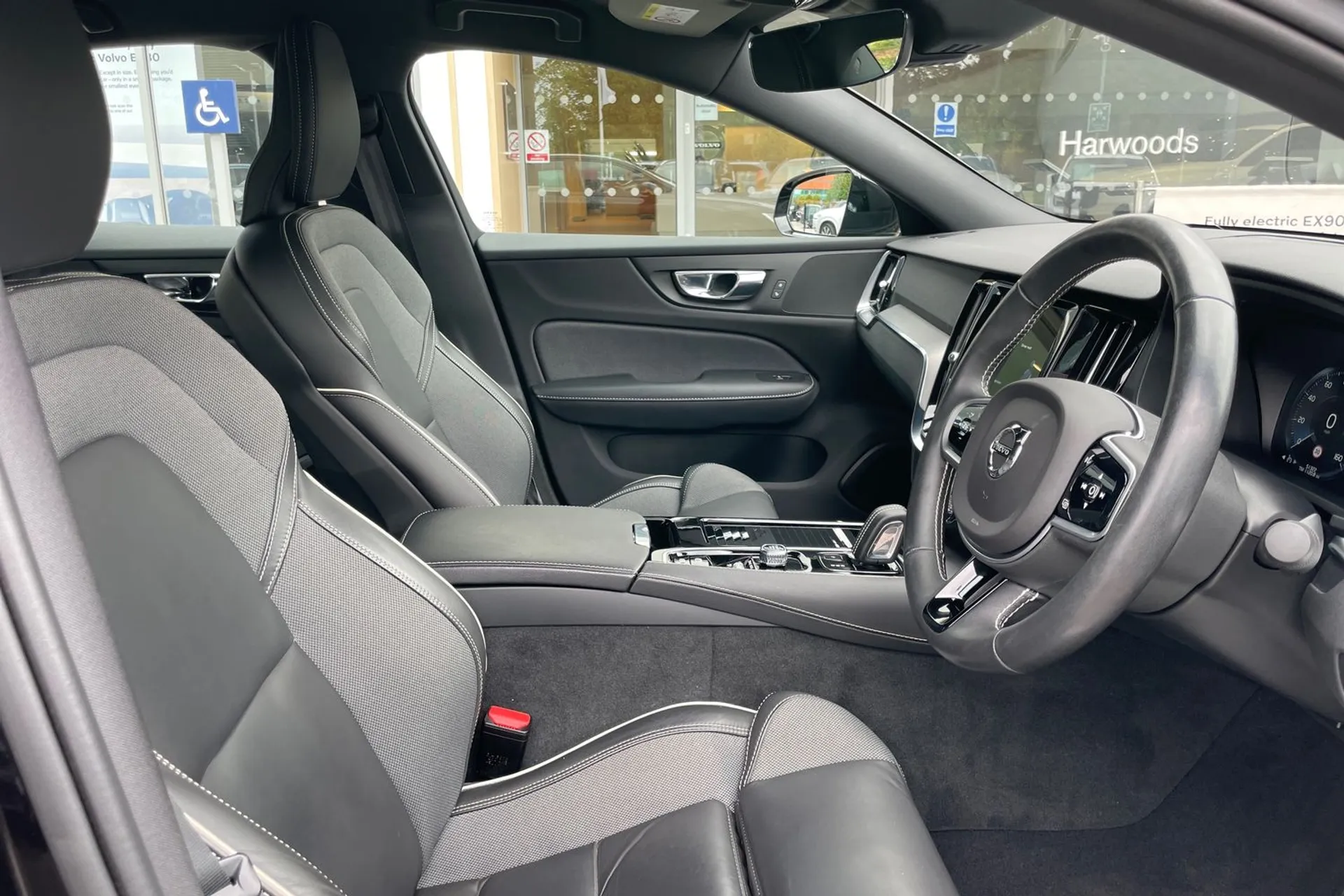 Volvo S60 thumbnail image number 25