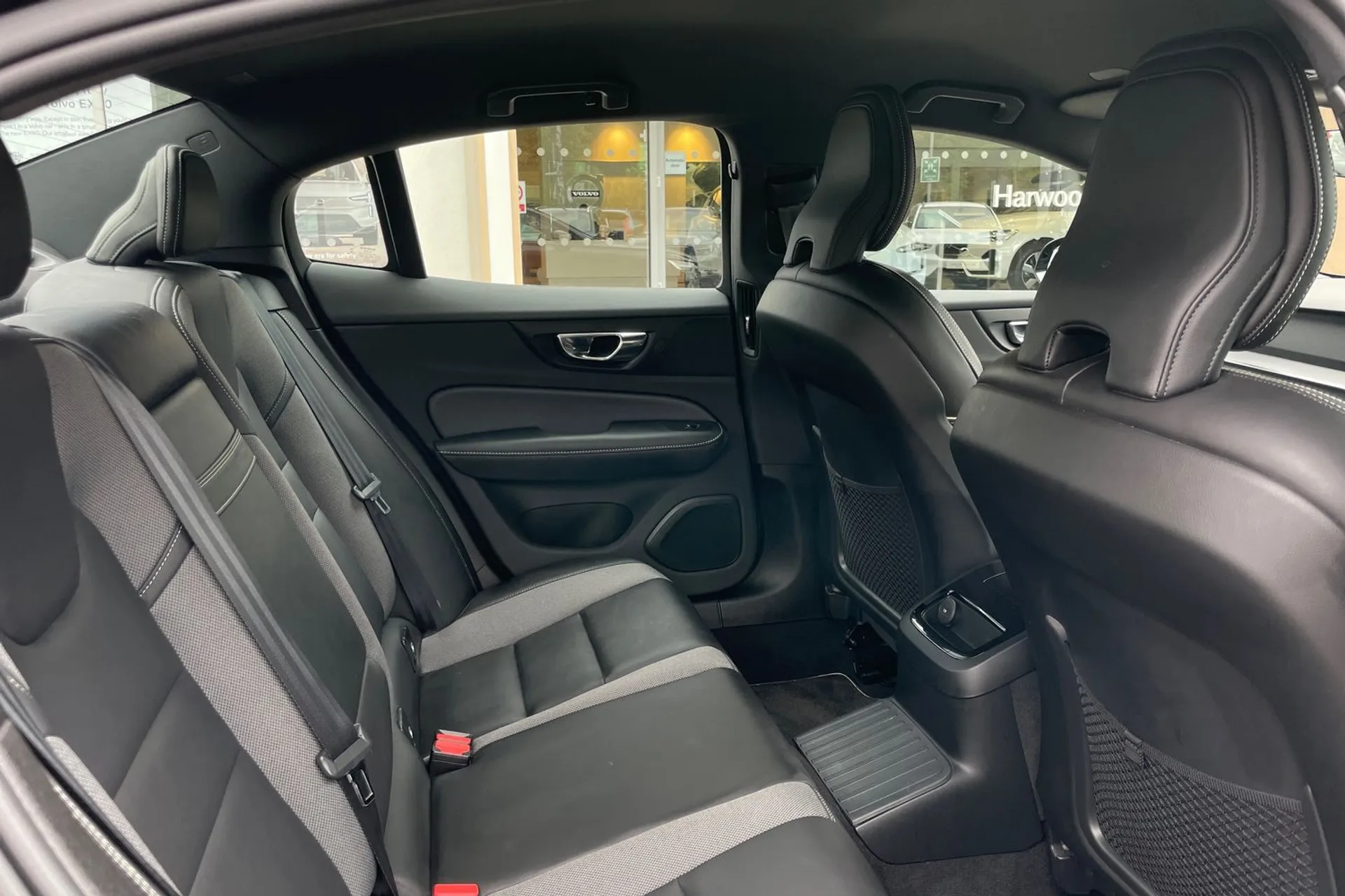 Volvo S60 thumbnail image number 22