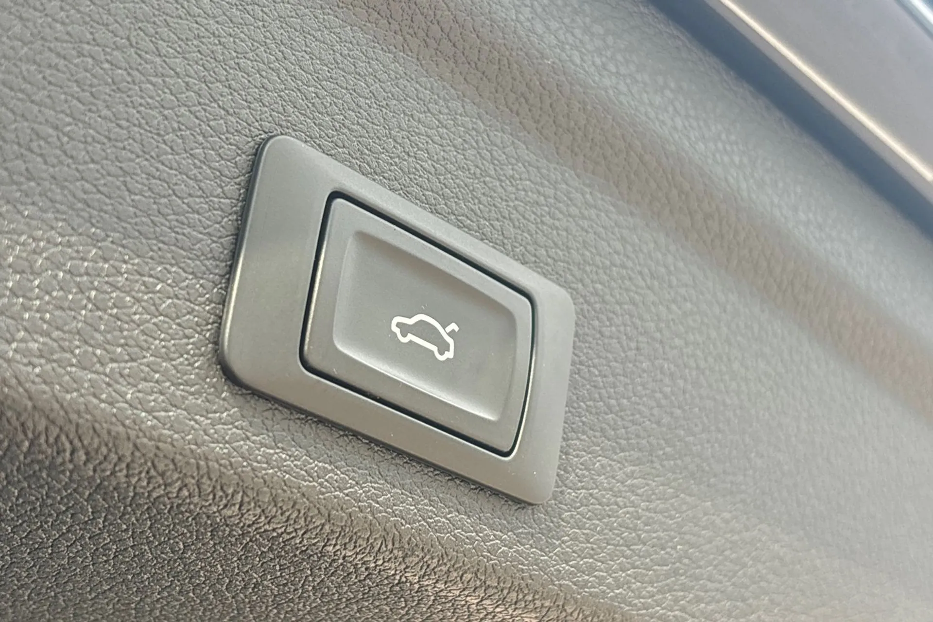 Audi Q3 thumbnail image number 19