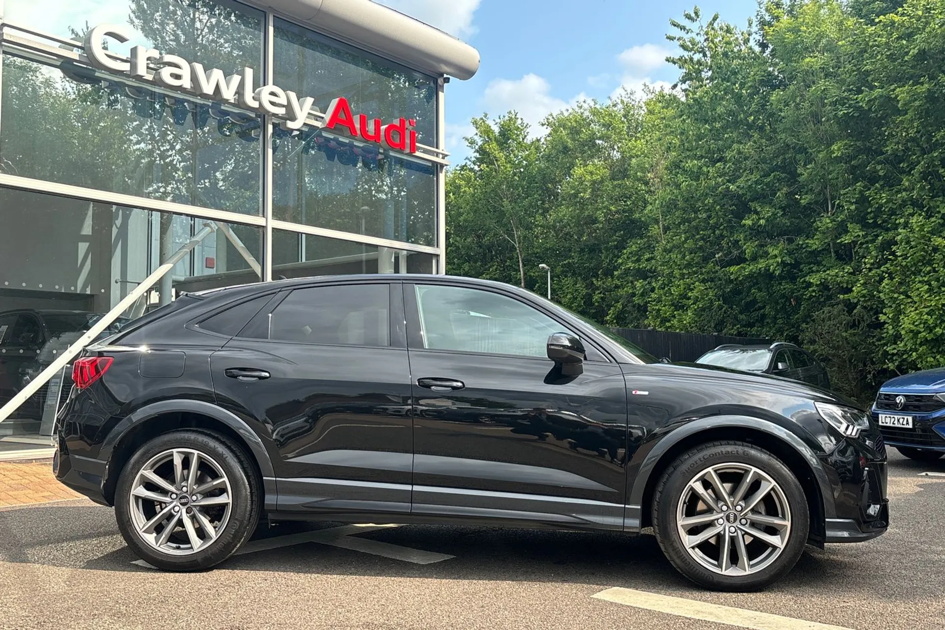 Audi Q3 thumbnail image number 2