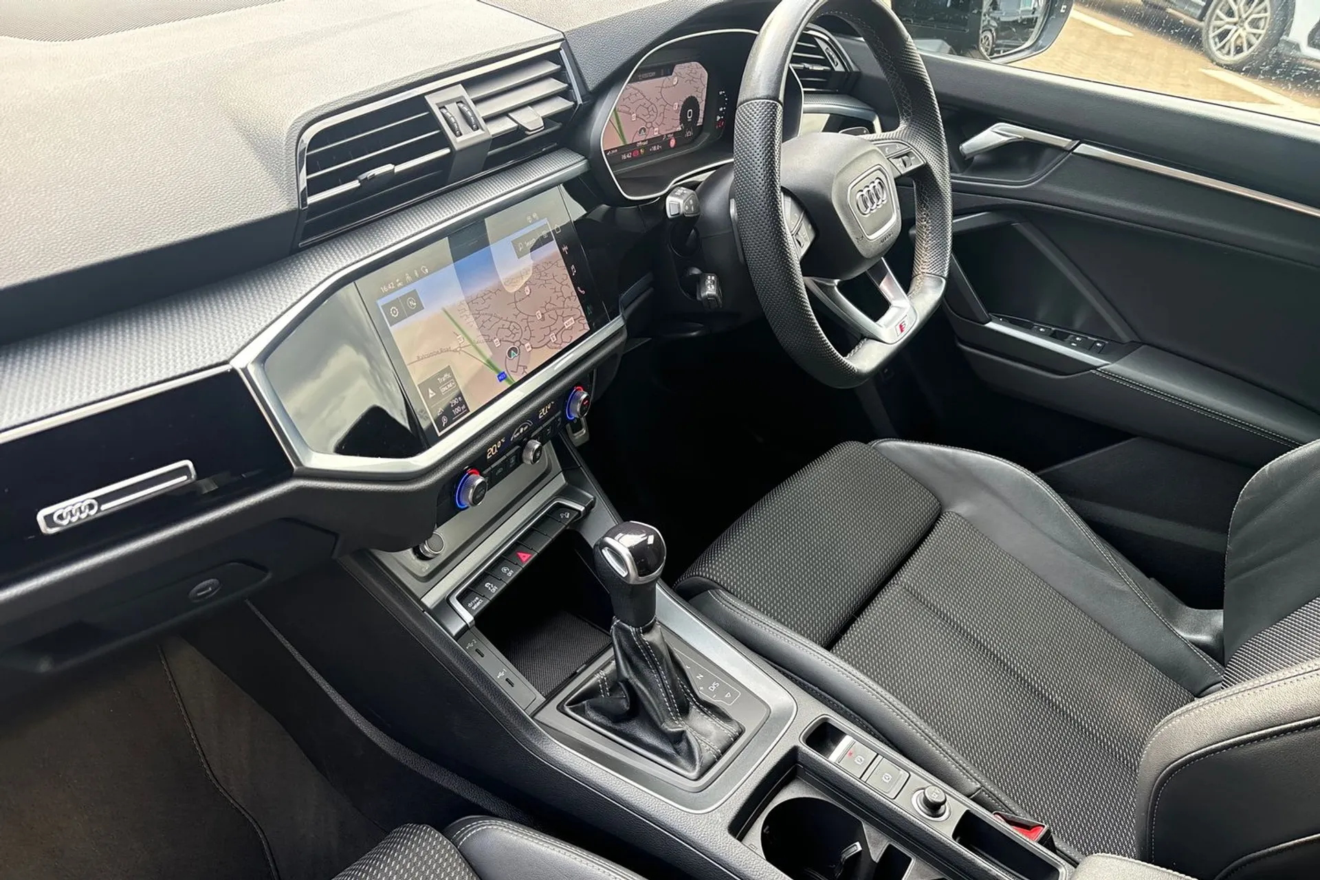 Audi Q3 thumbnail image number 26
