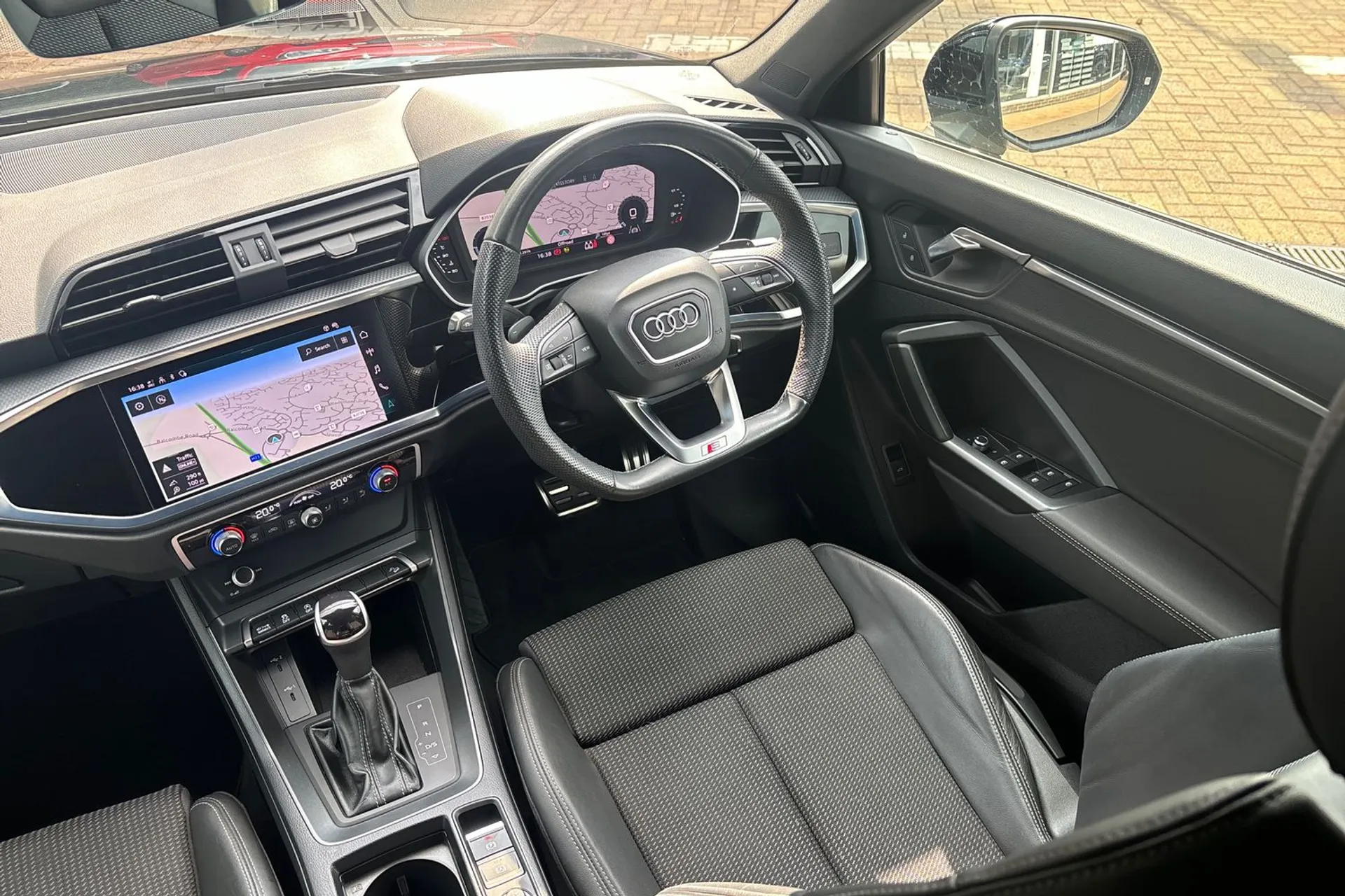 Audi Q3 thumbnail image number 33