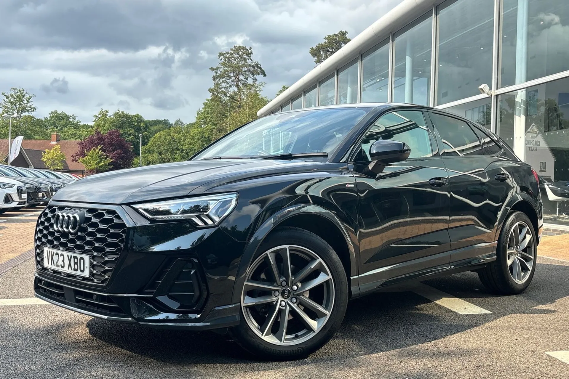 Audi Q3 thumbnail image number 10