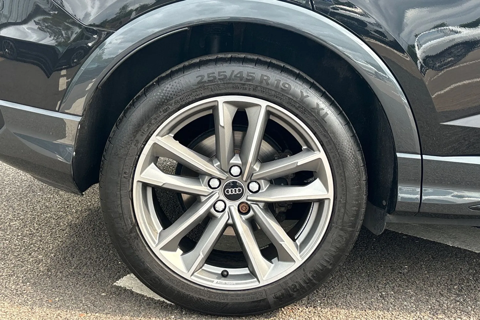 Audi Q3 thumbnail image number 12