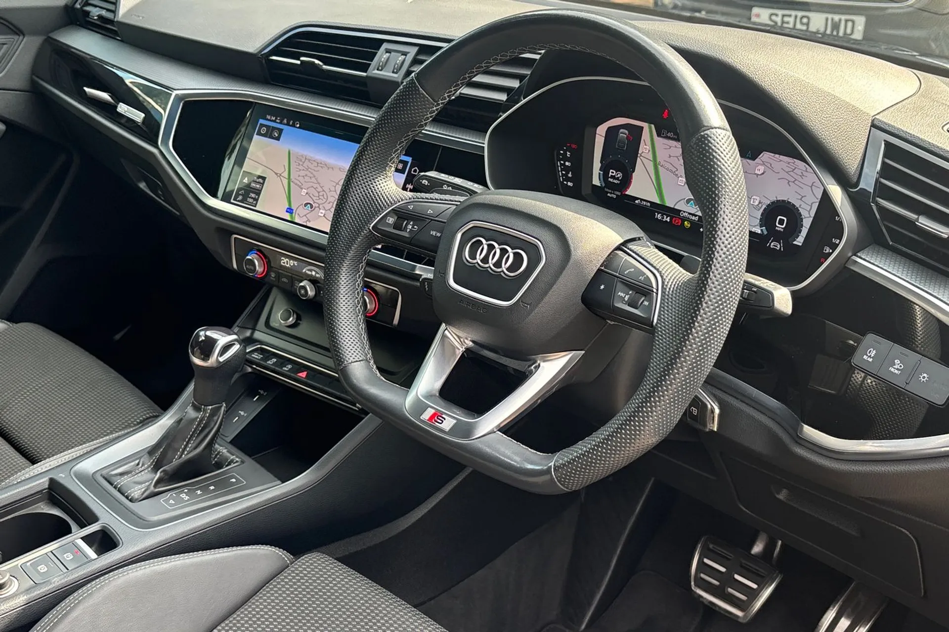 Audi Q3 thumbnail image number 25