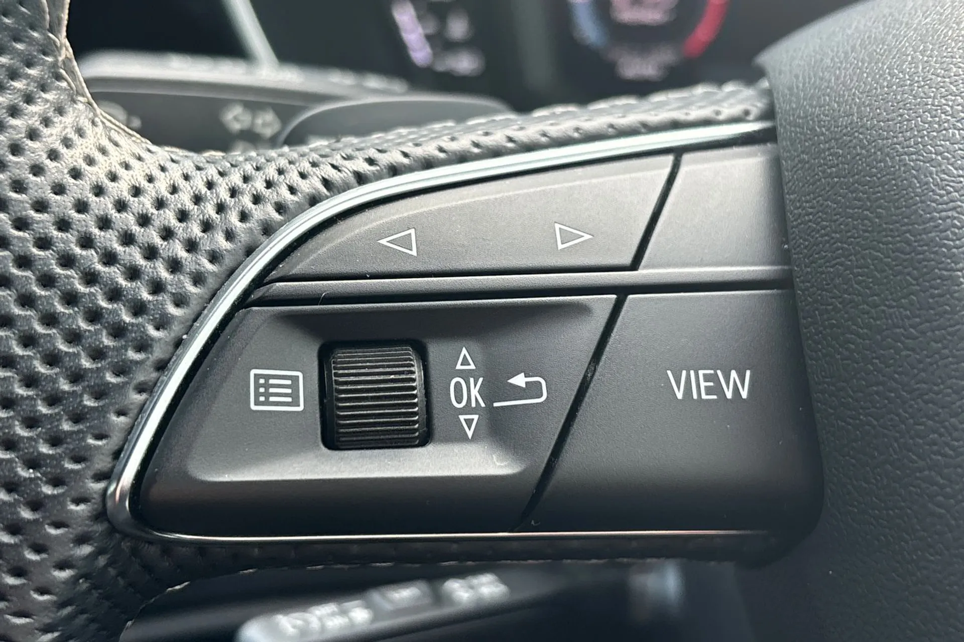 Audi Q3 thumbnail image number 36