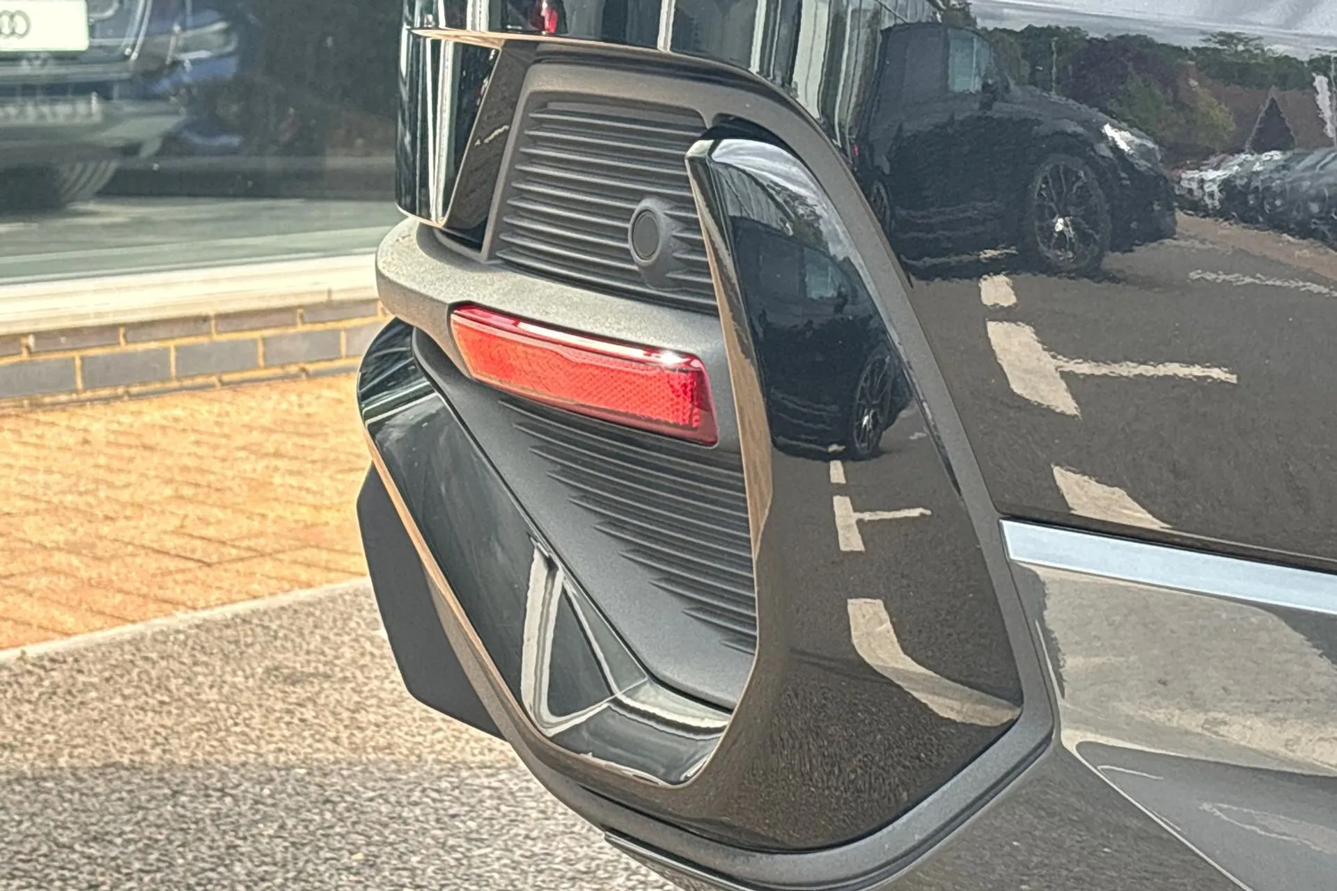 Audi Q3 thumbnail image number 16