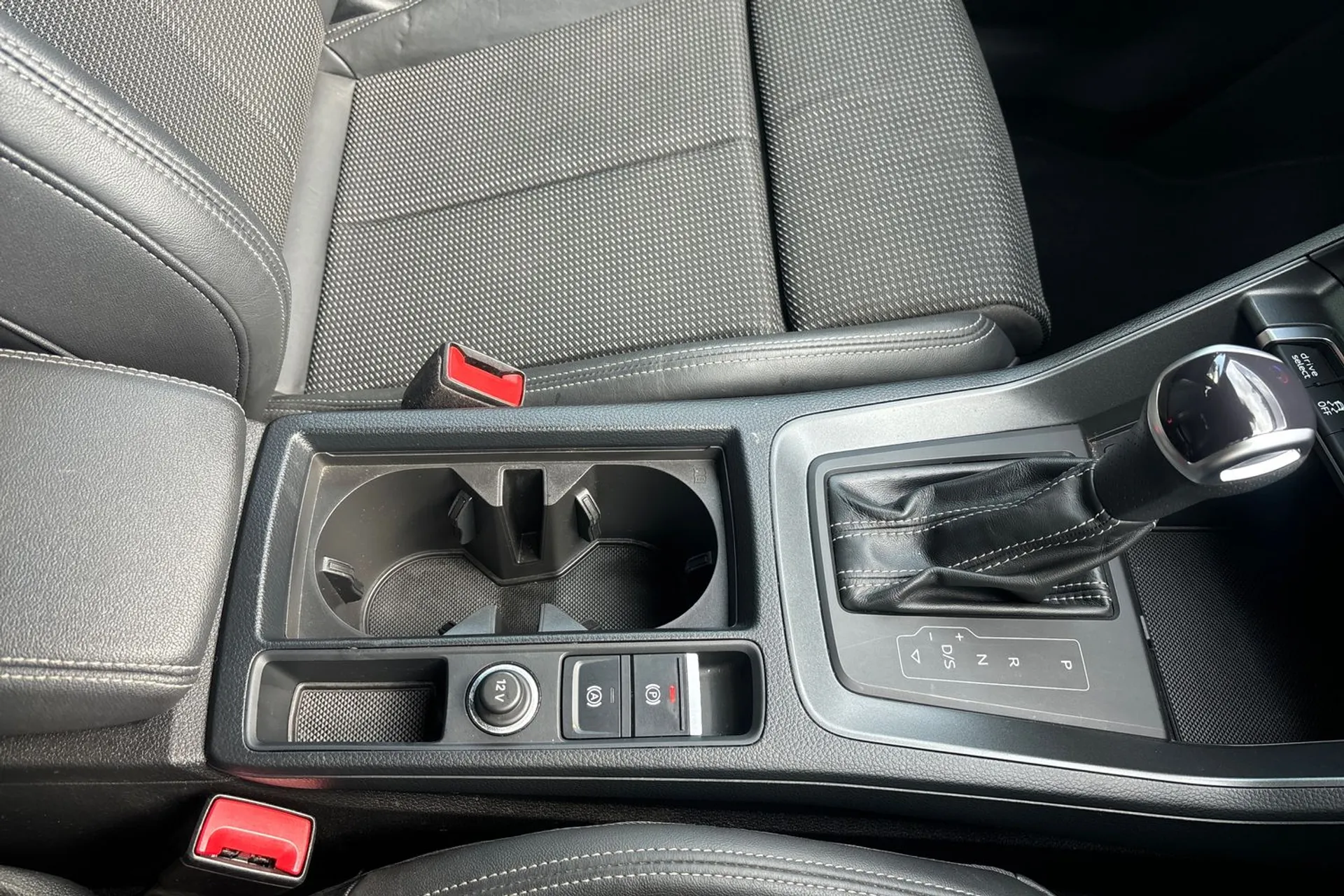 Audi Q3 thumbnail image number 43