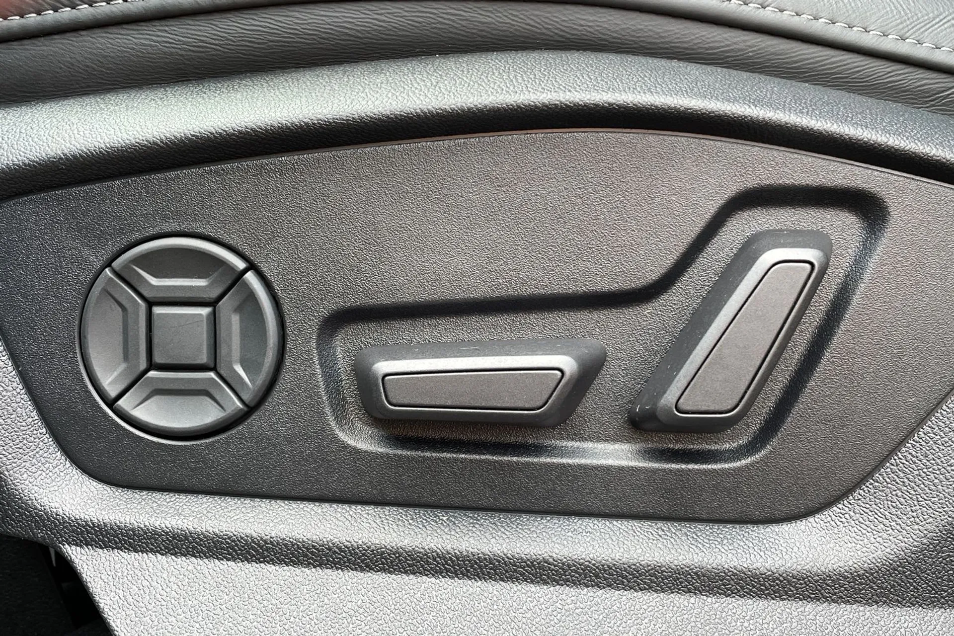 Audi Q7 thumbnail image number 30