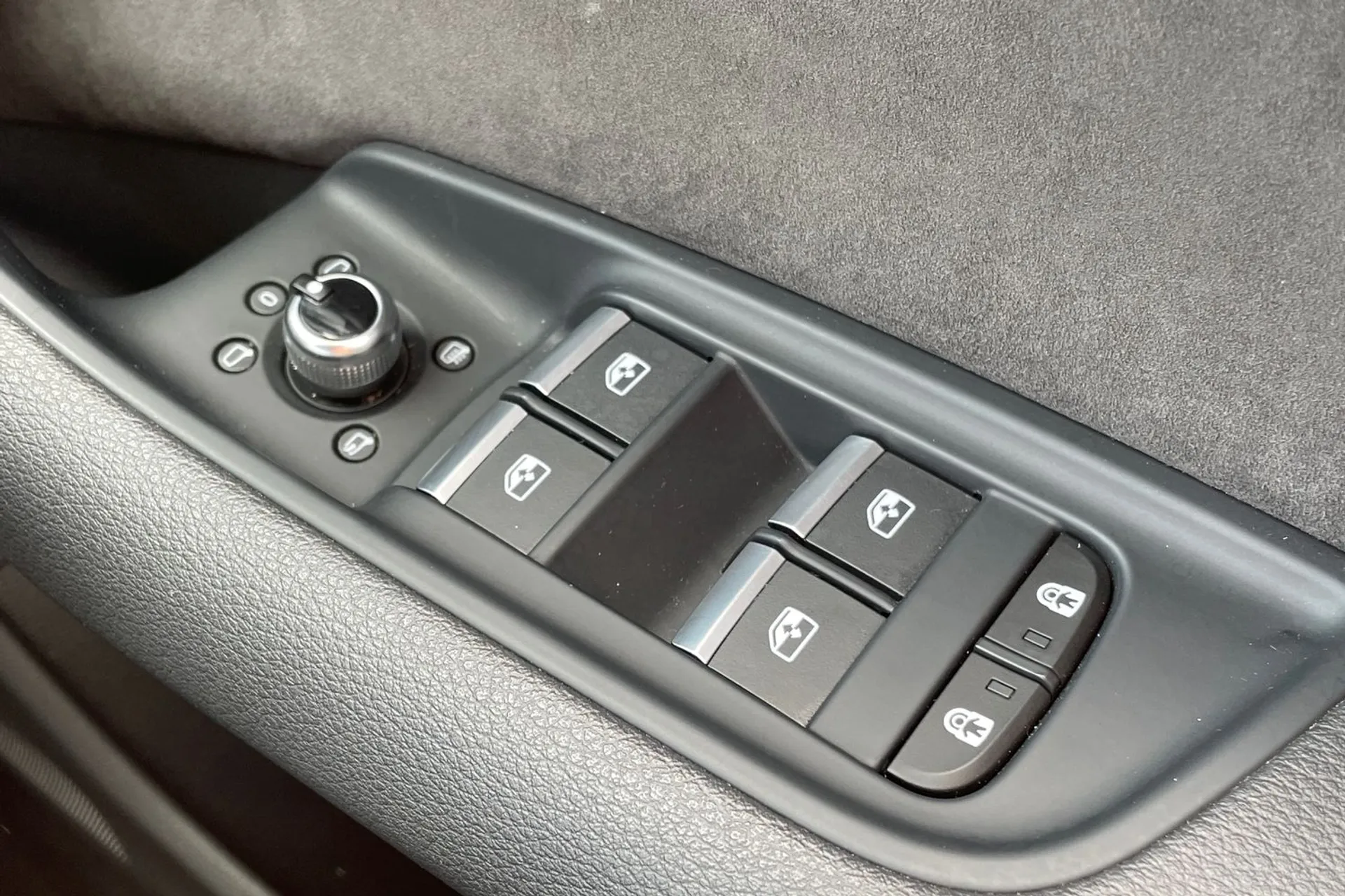Audi Q7 thumbnail image number 18