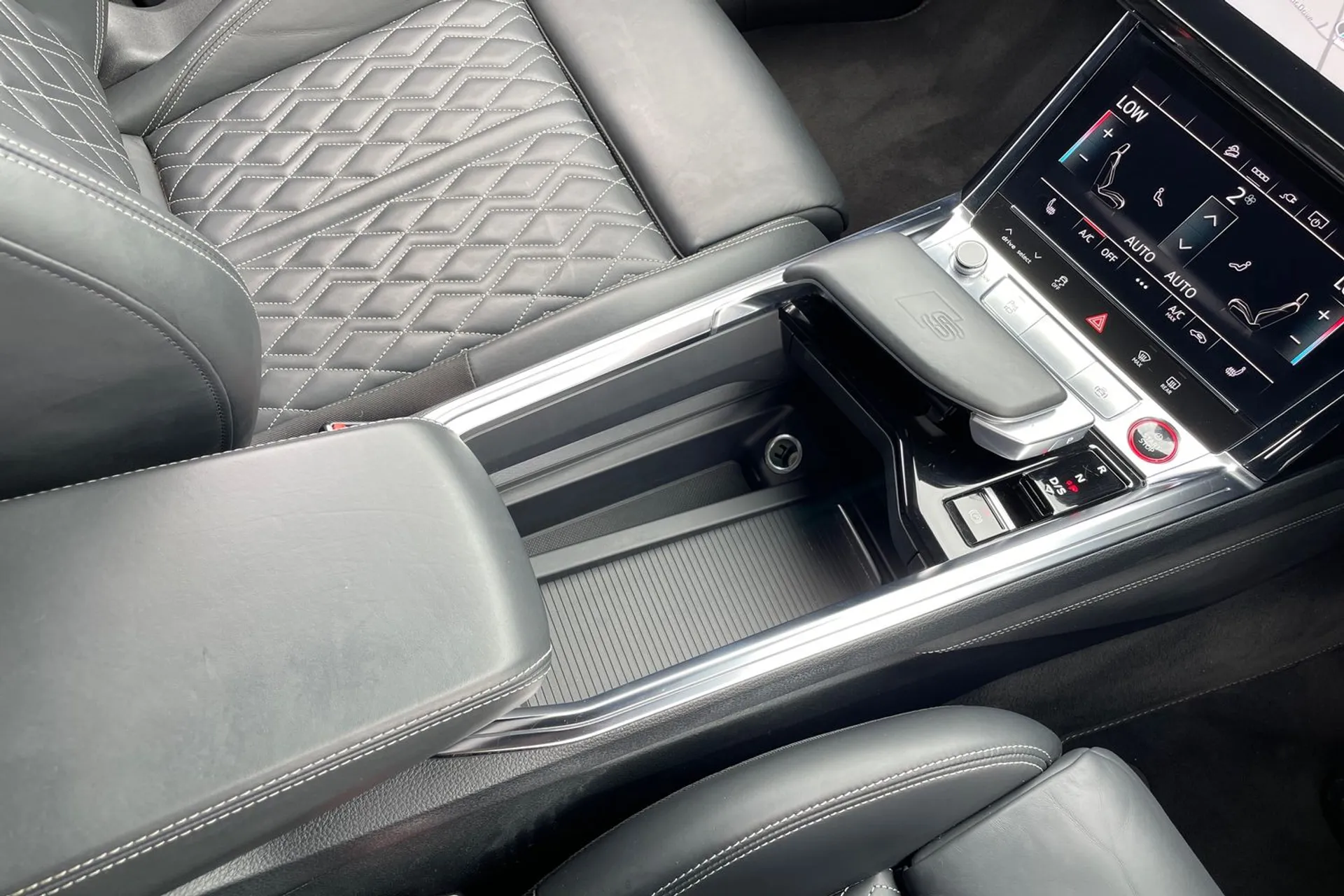 Audi e-tron thumbnail image number 36